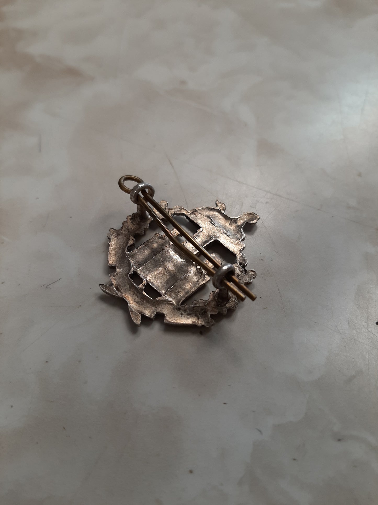 WW1/WW2 Essex Regiment Officers Cap Badge