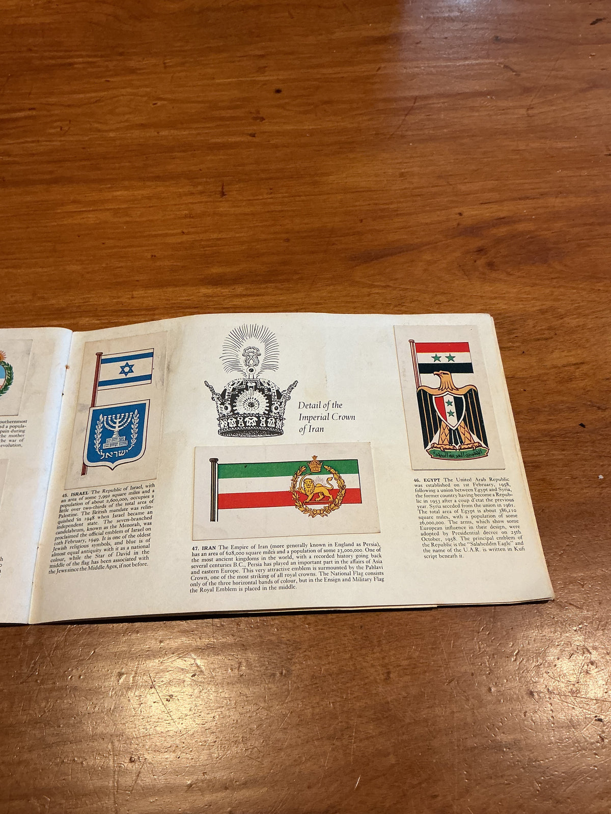 1969 Brooke Bond Picture Cards Flags & Emblems of the World ( complete in album )