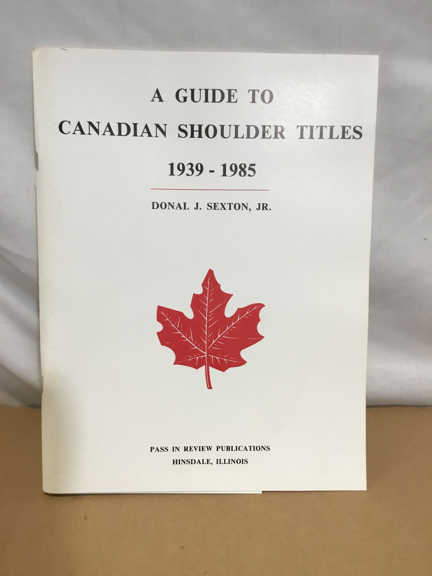 A guide to Canadian shoulder titles, 1939-1985: A collector's and historian's comprehensive guide to the cloth shoulder titles worn by the regiments and corps of the Canadian Army in 1939-1985