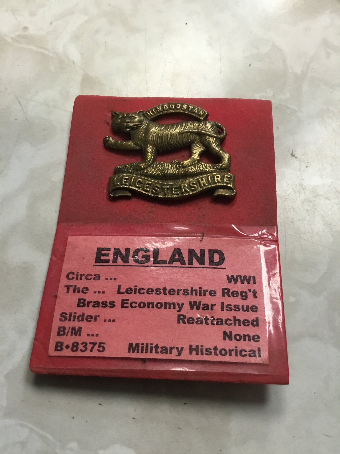 British Leicestershire Regt Hat Badge , Brass