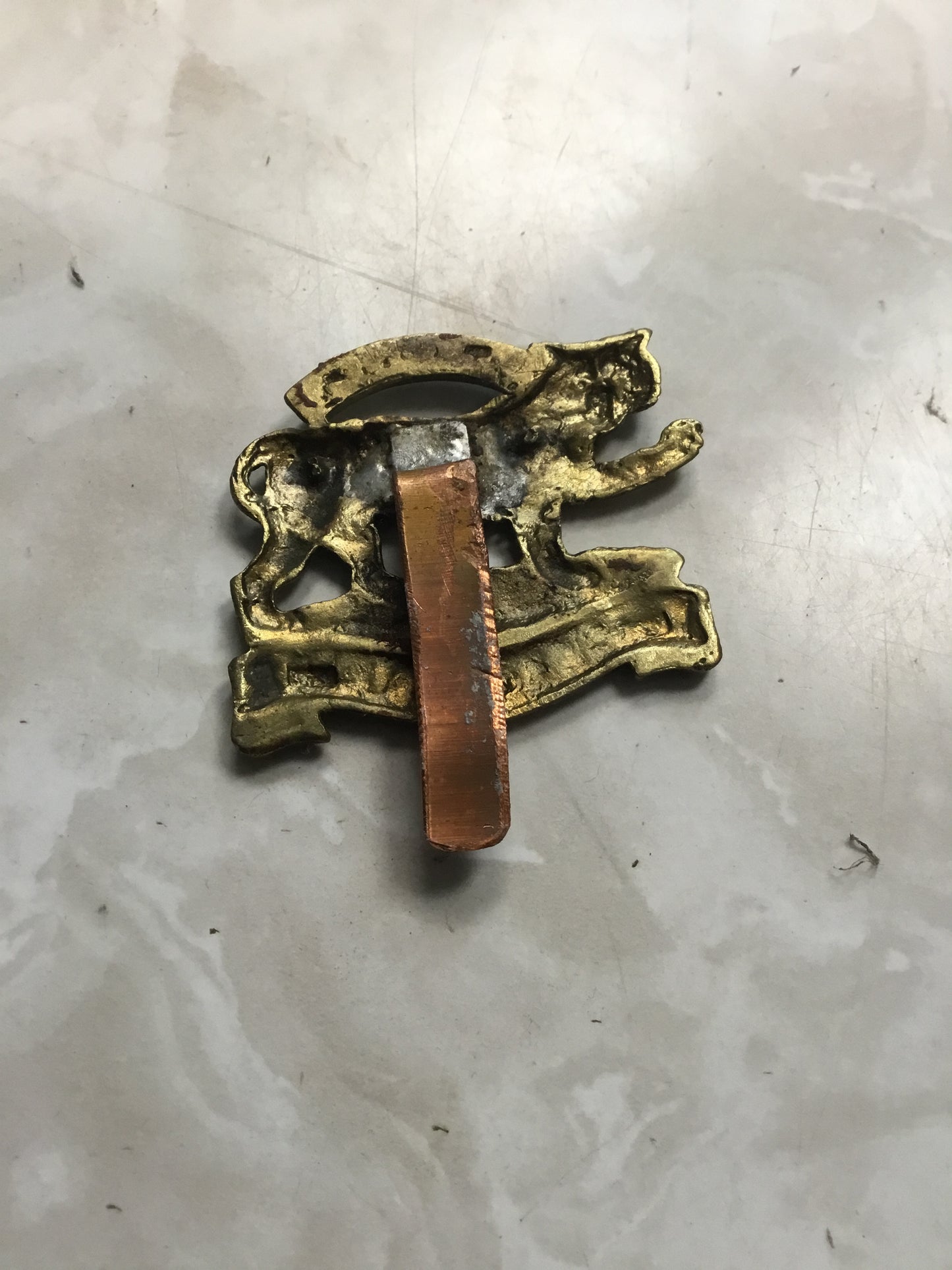 British Leicestershire Regt Hat Badge , Brass