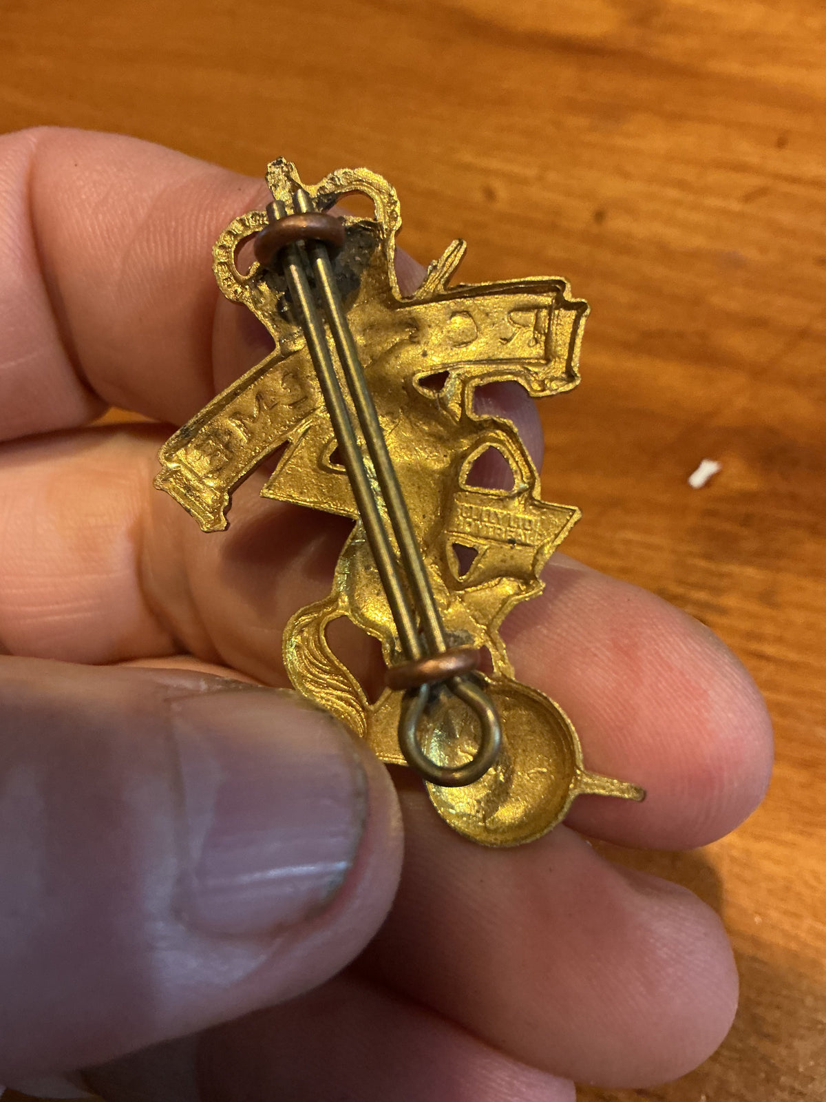 Royal Canadian Electrical Mechanical Engineers RCEME Cap Badge