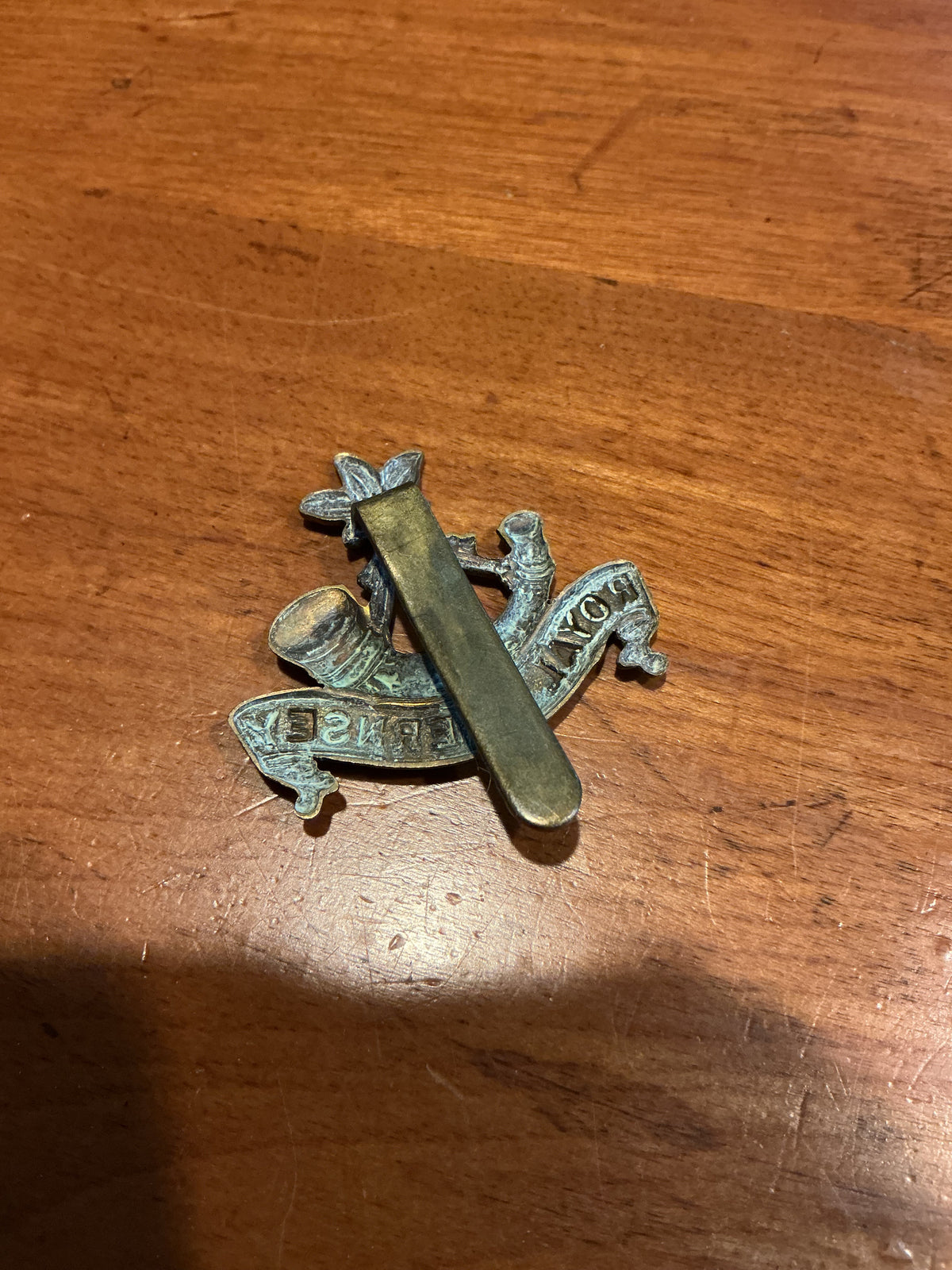 WWII Royal Guernsey Light Infantry Cap Badge