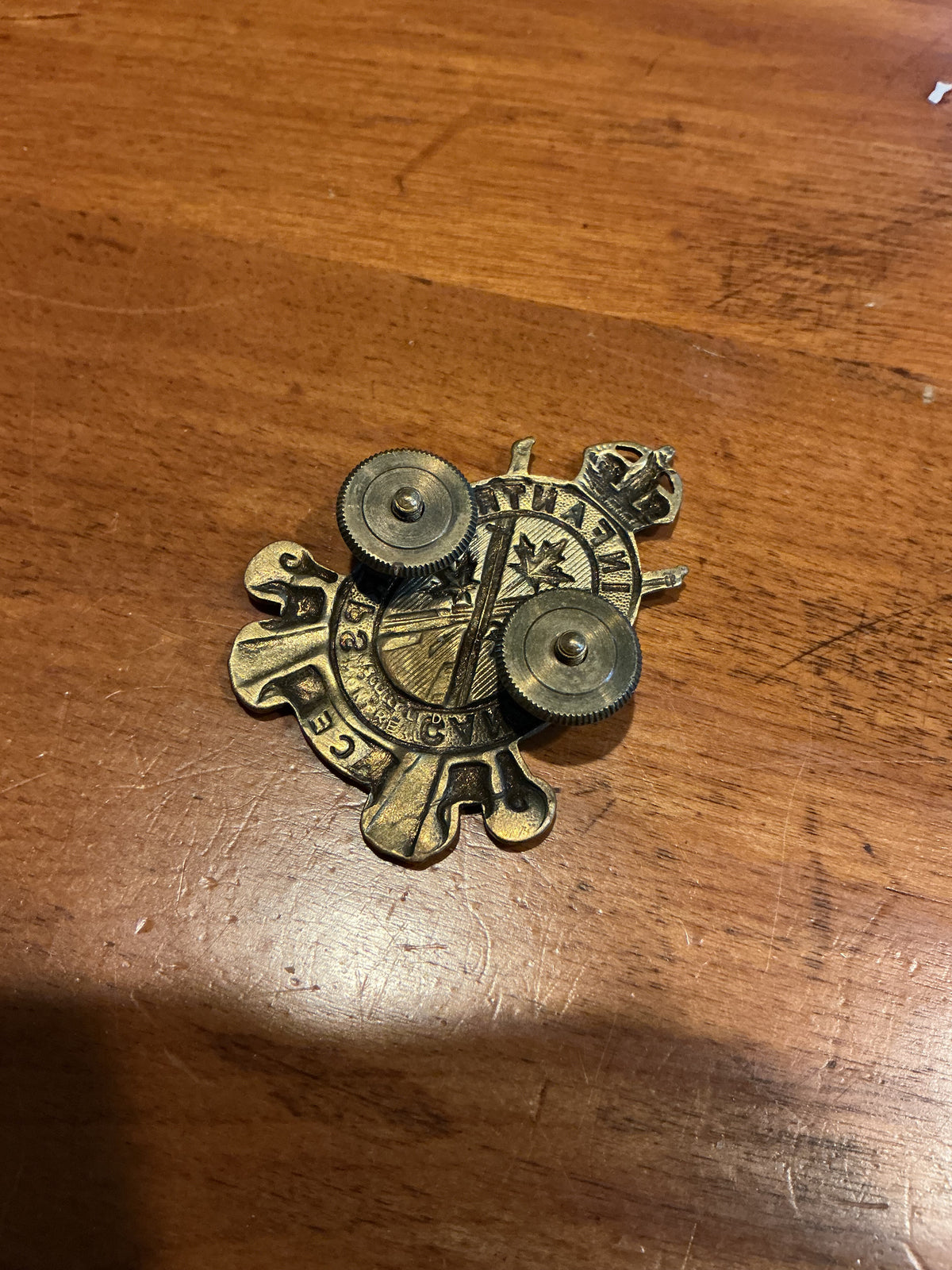 WW2 CANADIAN INFANTRY CORPS CAP BADGE (Screw back post)