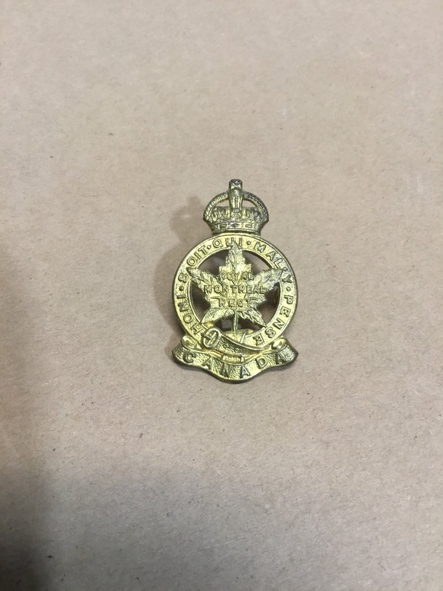 WWII Canadian Forces Royal Montreal Regiment Cap Badge