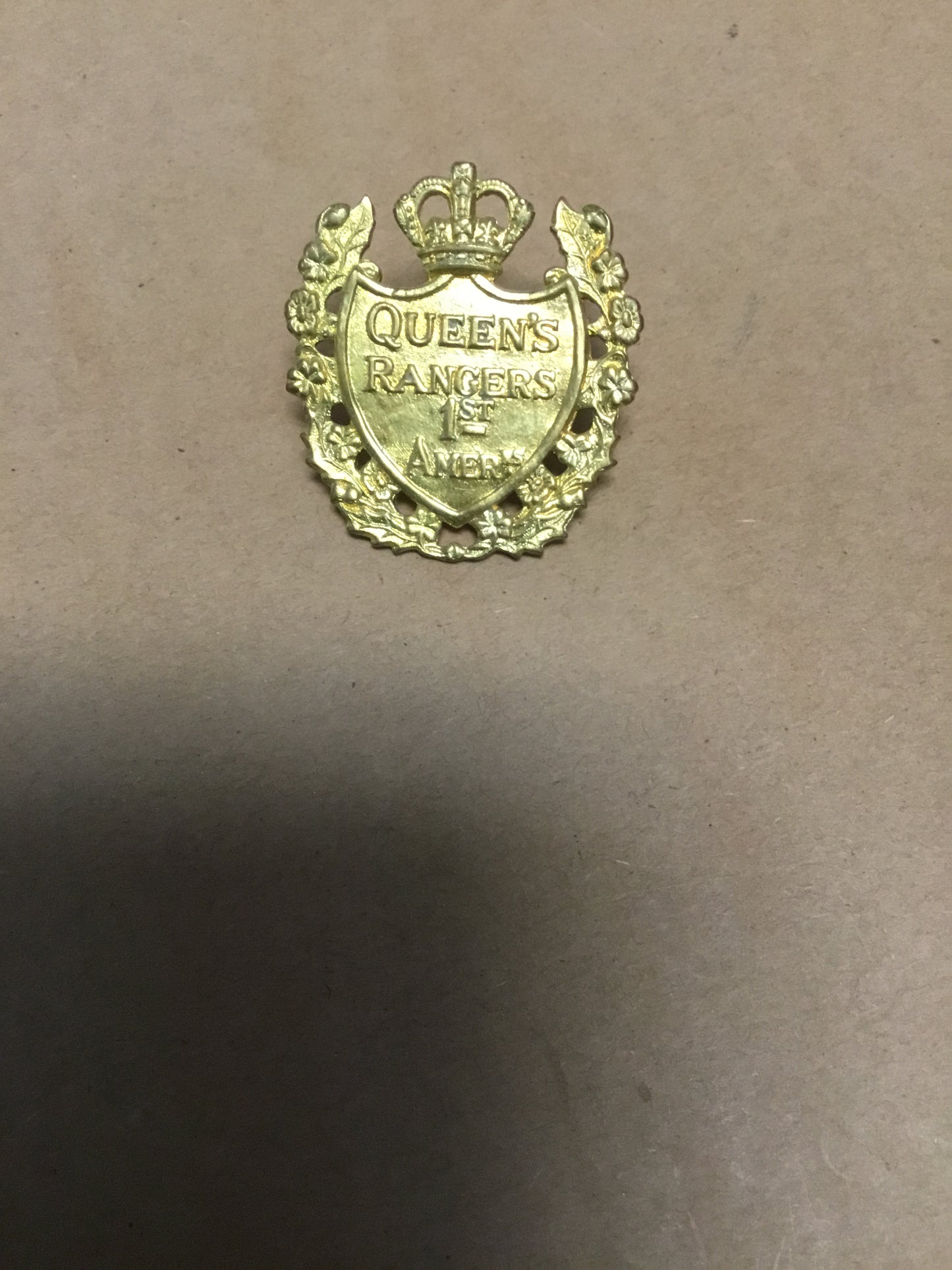 Queen’s York Rangers 1st Americans Cap Badge