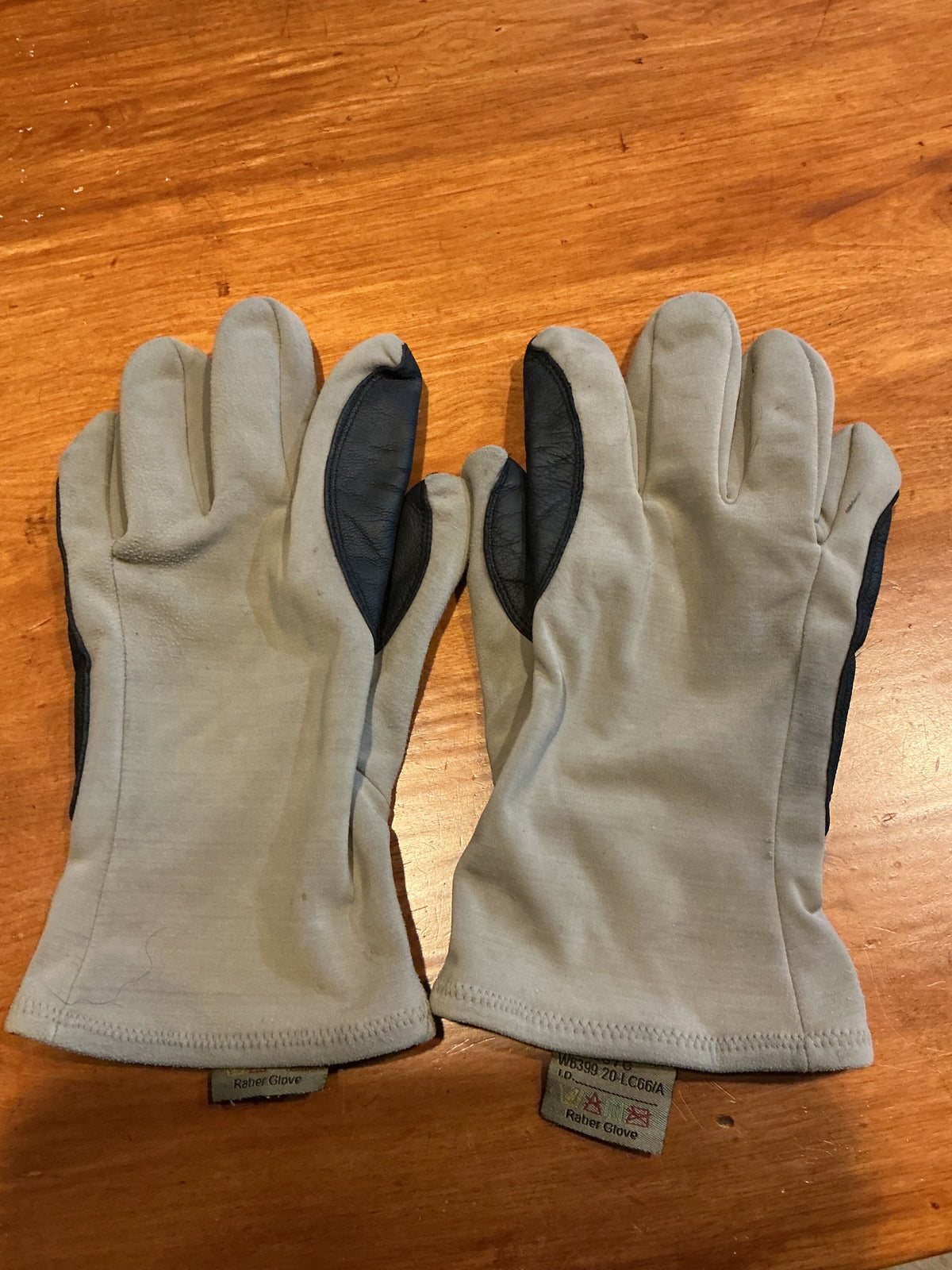 Canadian Forces L/W Thermal Mortar Gloves size Large
