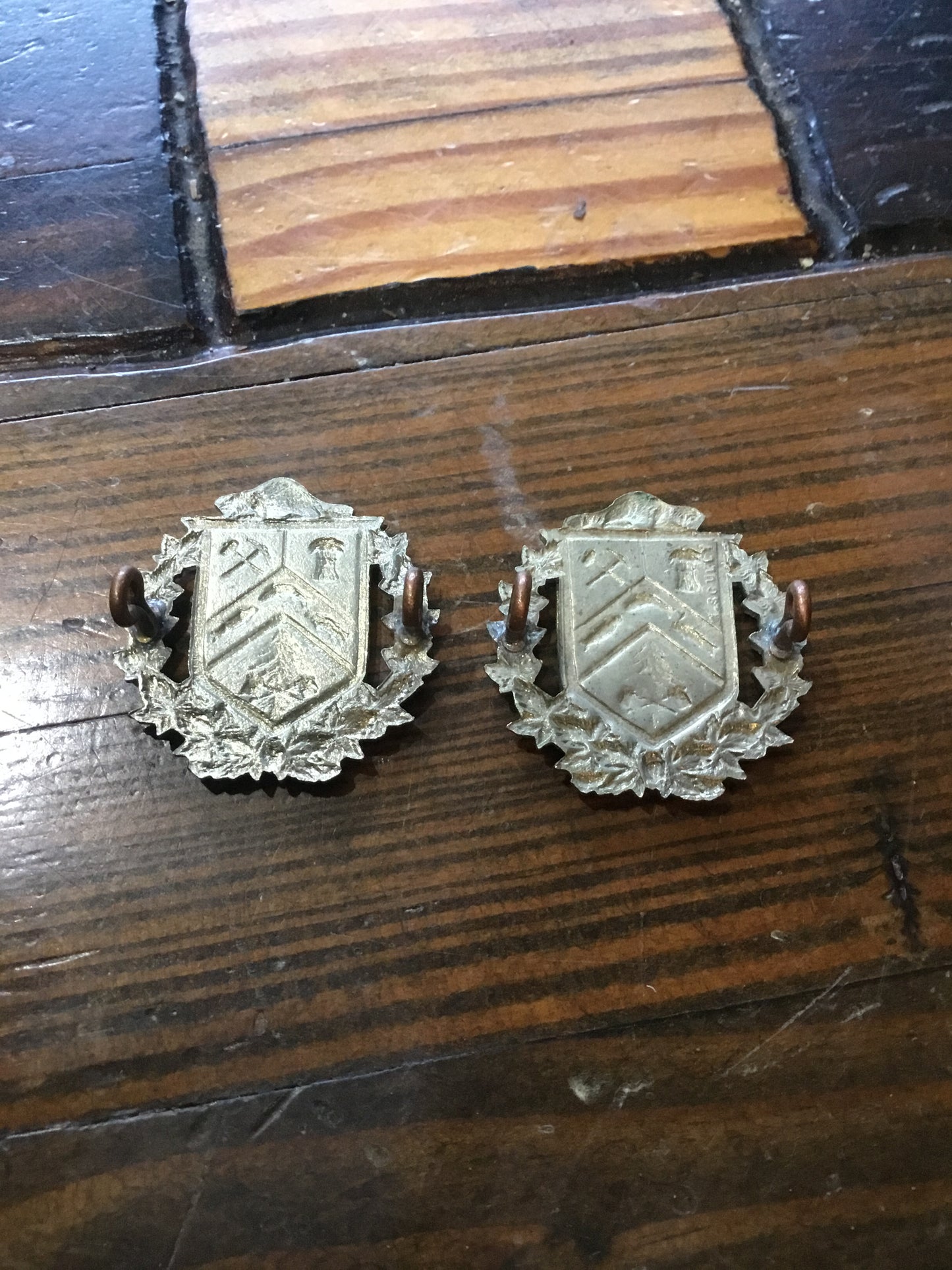 Pair Canadian Three Rivers Regiment Collar Badges