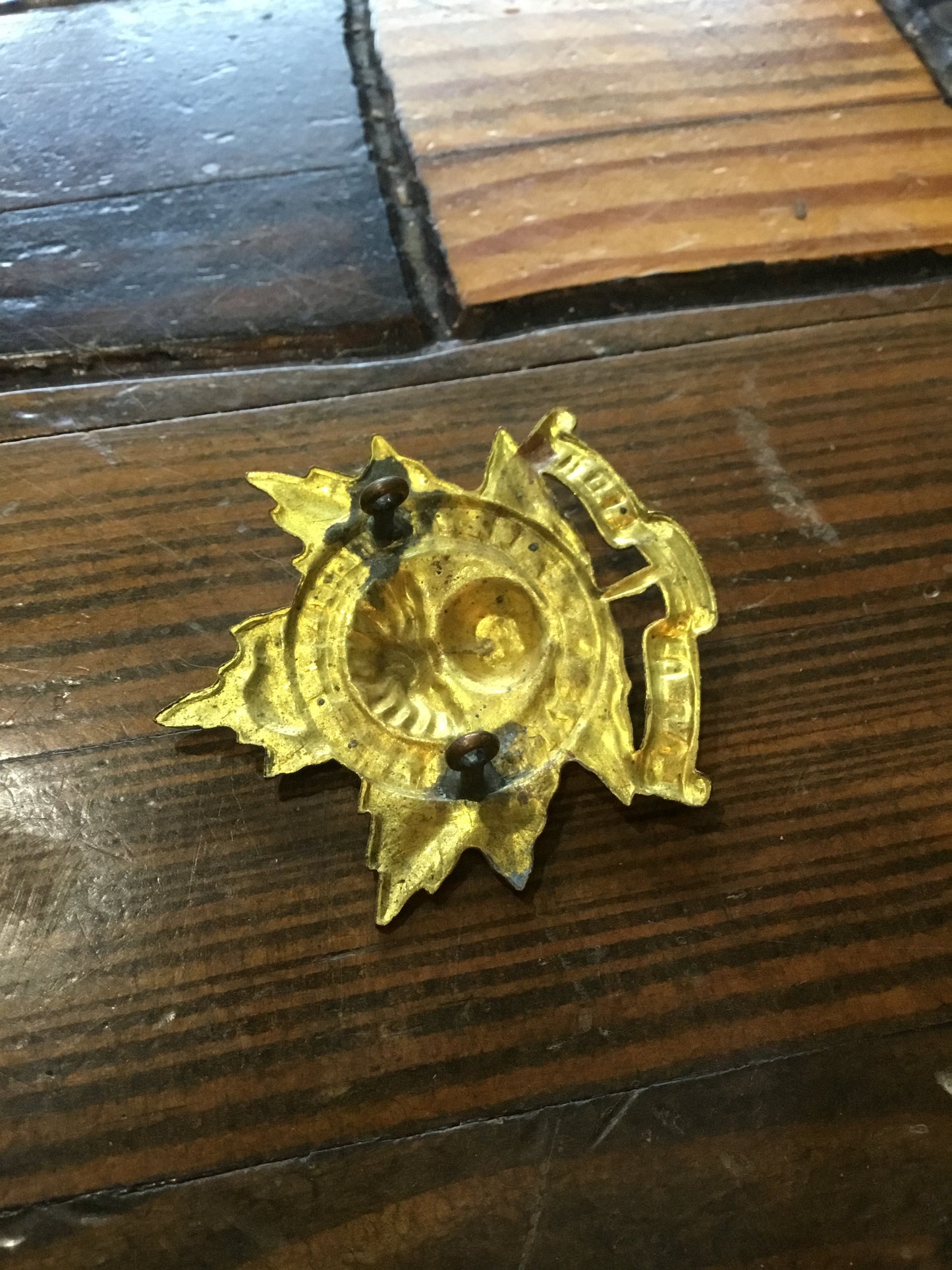 WWII LES FUSILIERS DE SHERBROOKE CAP BADGE