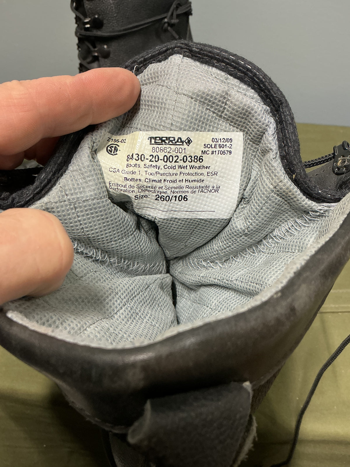 Terra Cold Weather Safety Boots Steel Toe Size 9 or 260/106