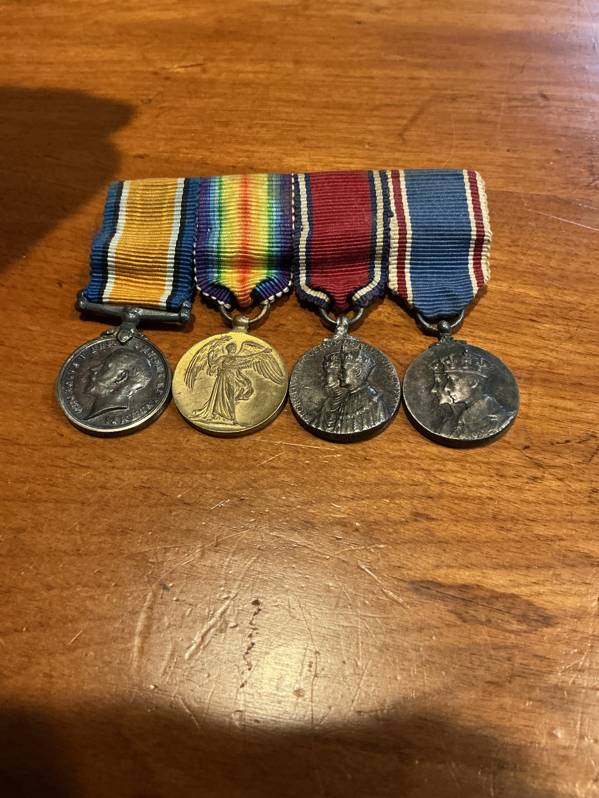 WW1 MINIATURE BRITISH MEDAL GROUP MOUNTED ON A BAR