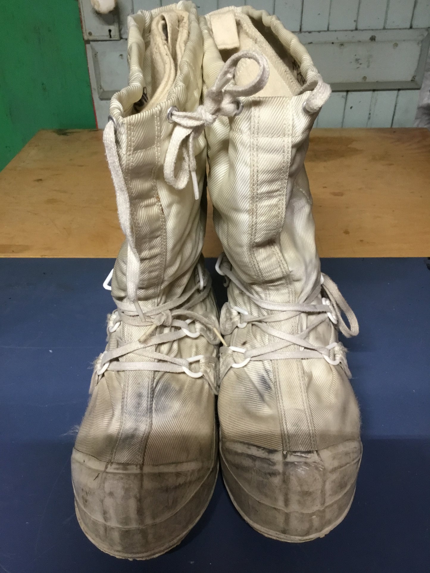 Canadian Military Winter ;Muckluck Boots Size 8 in good condition