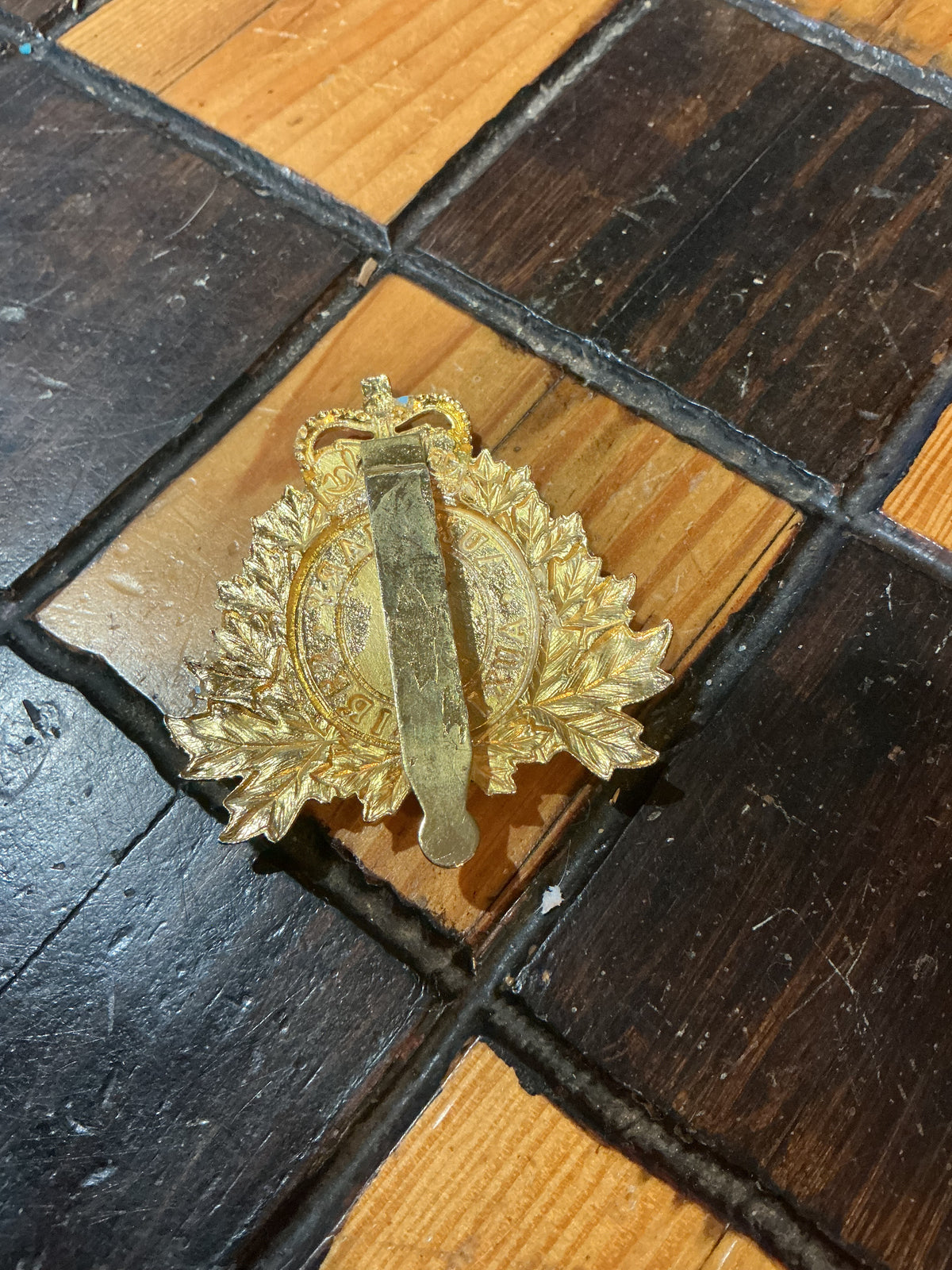 Royal Canadian Navy Auxiliary Cap Badge, in good condition with slide