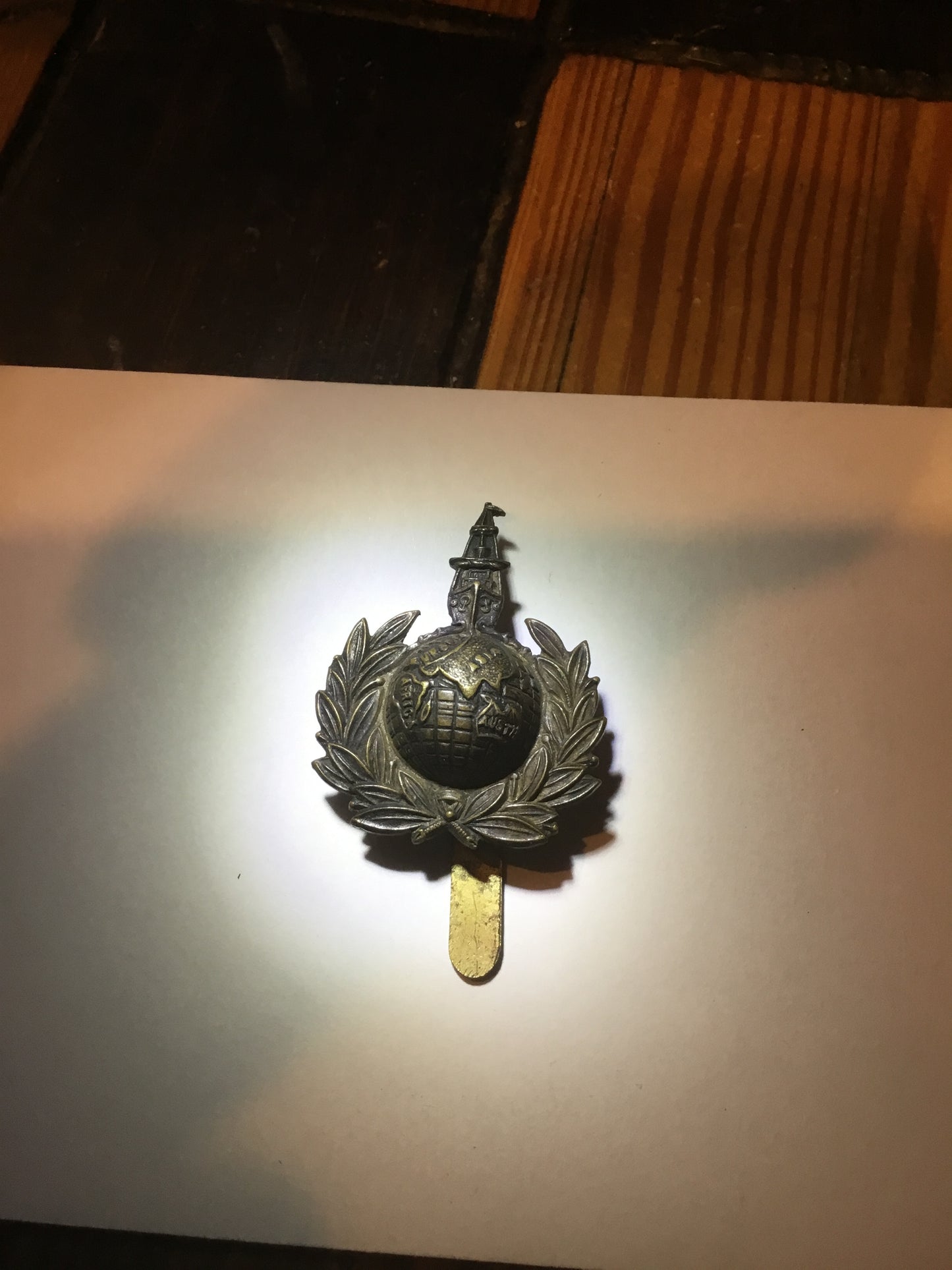 WW1 / WW2 - The Royal Marines Labour Corps Cap Badge.