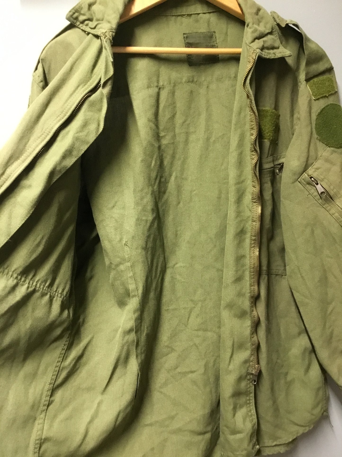 Canadian Armed Forces helicopter crew shirt/jacket , in good condition with light fading ;size 70/48 or XLarge Tall