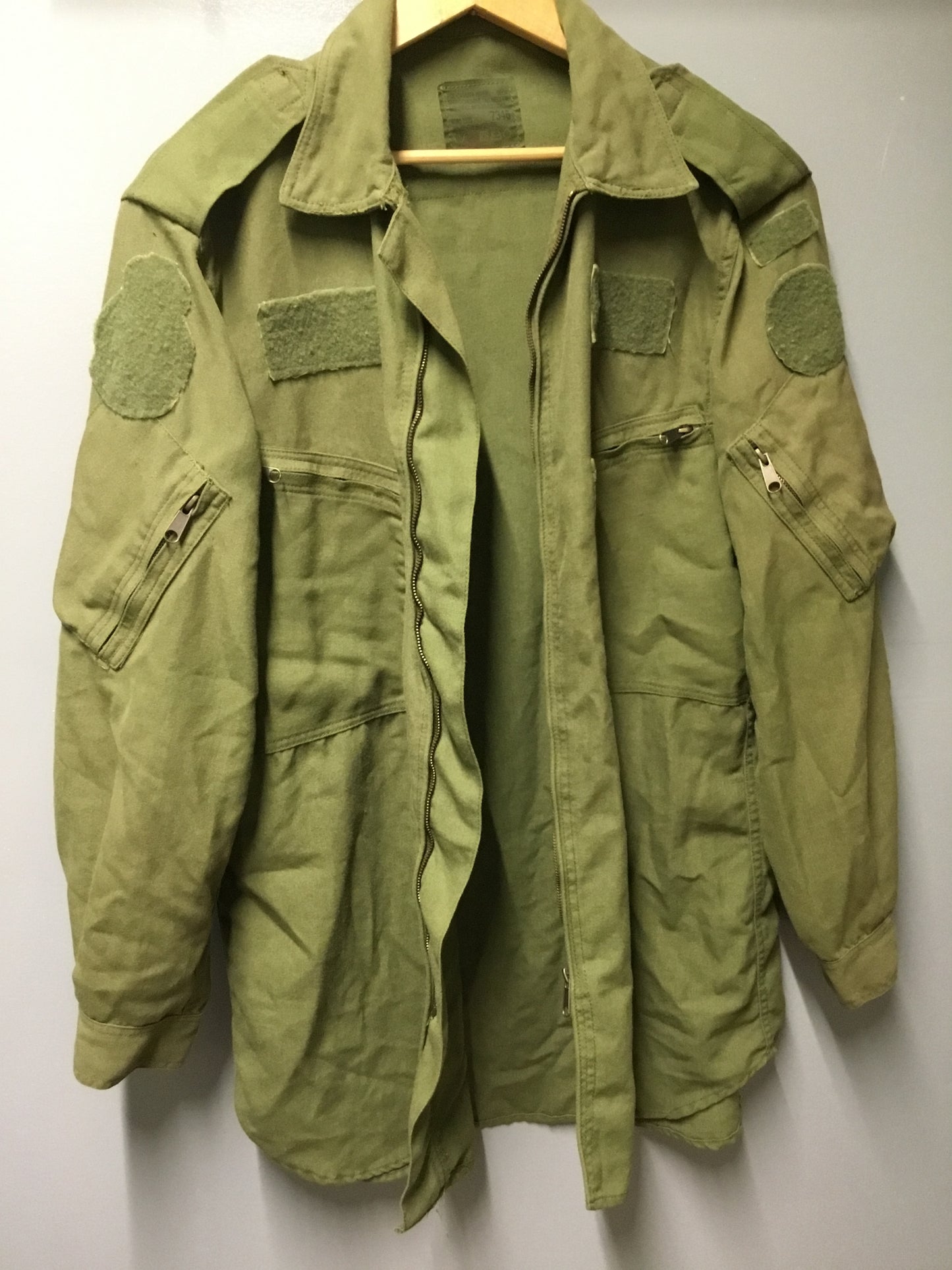 Canadian Armed Forces helicopter crew shirt/jacket , in good condition with light fading size 7346 or Large