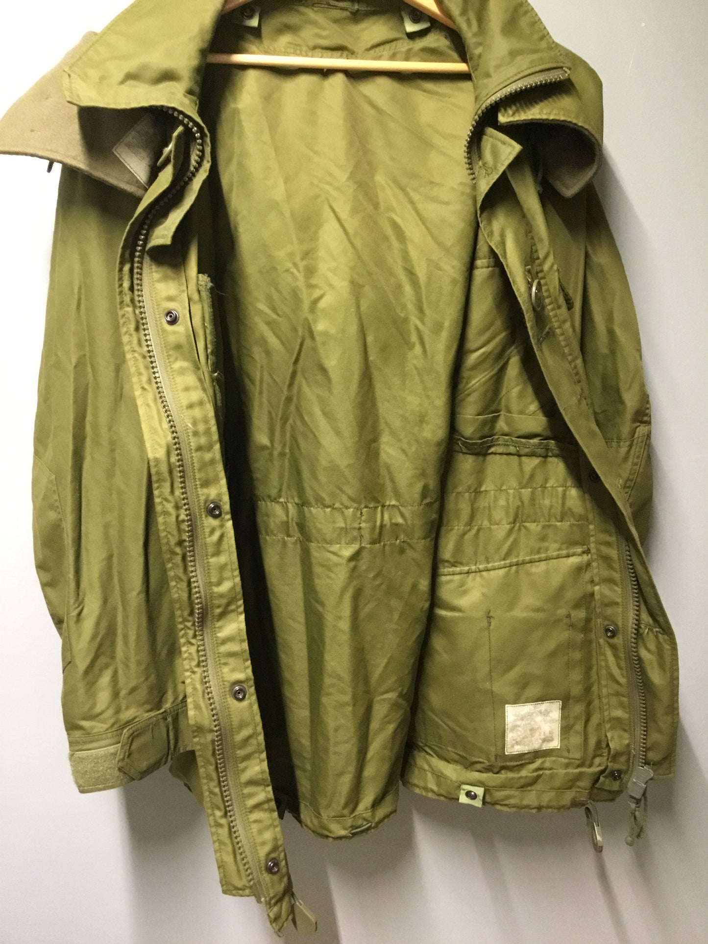 Canadian Forces Winter Parka Shell MED/ Regular Or 70/40