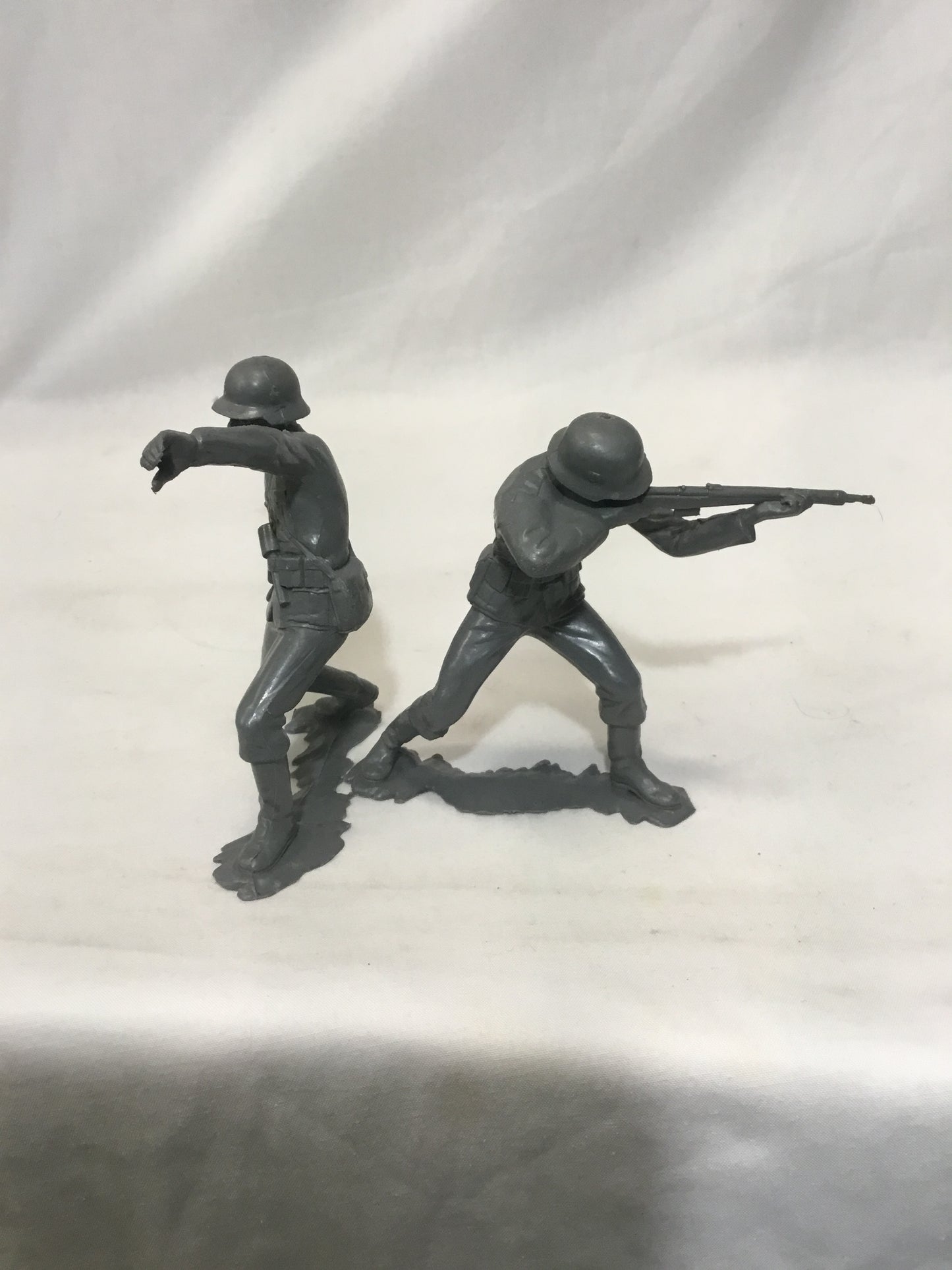 Lot of 2 Louis Marx, German soldiers, 6 inch 1963