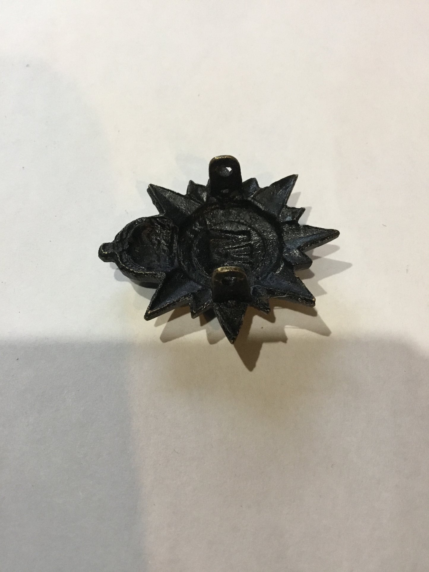 Kings Crown VICTORIA RIFLES OF CANADA CAP BADGE