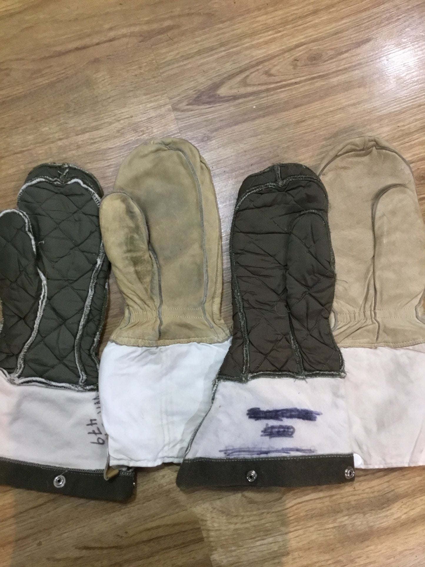 Canadian military Arctic mitts with removable liners , size medium