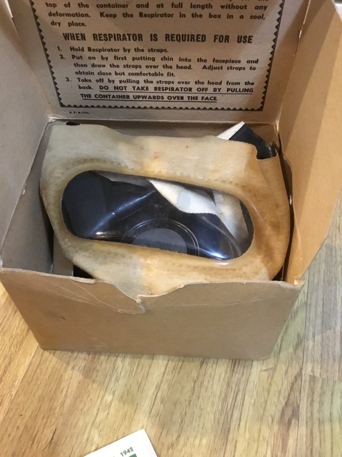 WW11 Canadian Civilian Gas Mask with Box 1942