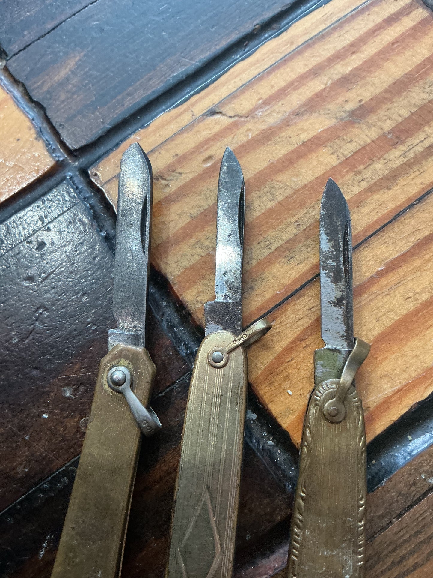 Lot of 3 Small Pocket Knives Brass Handles .