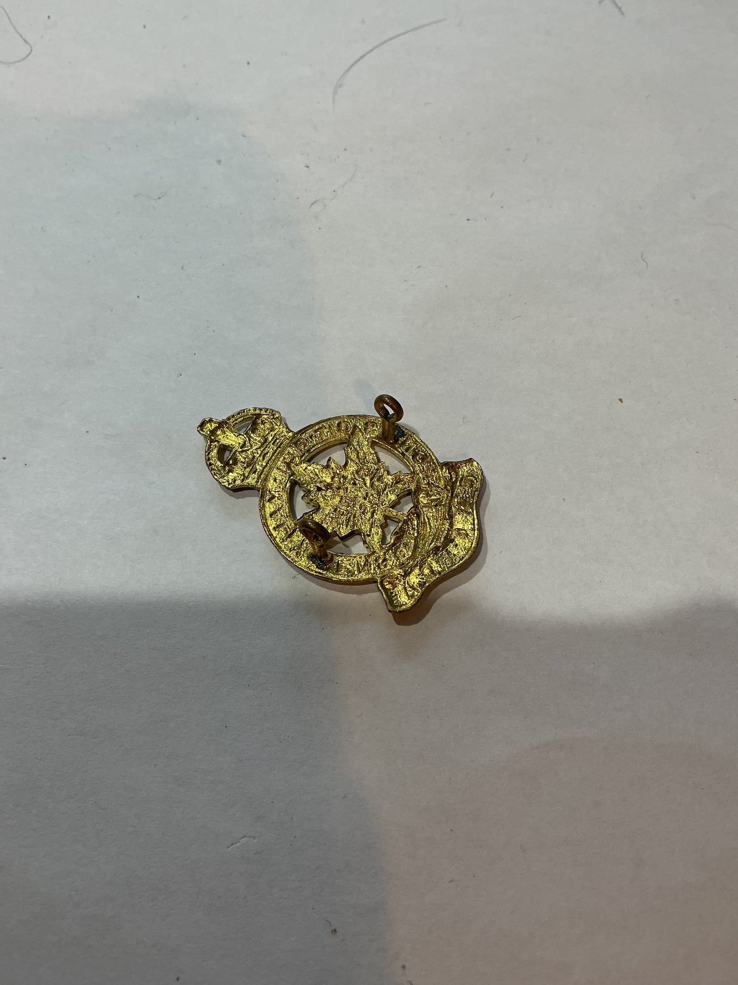 WWII Canadian Forces Royal Montreal Regiment Cap Badge Kings Crown