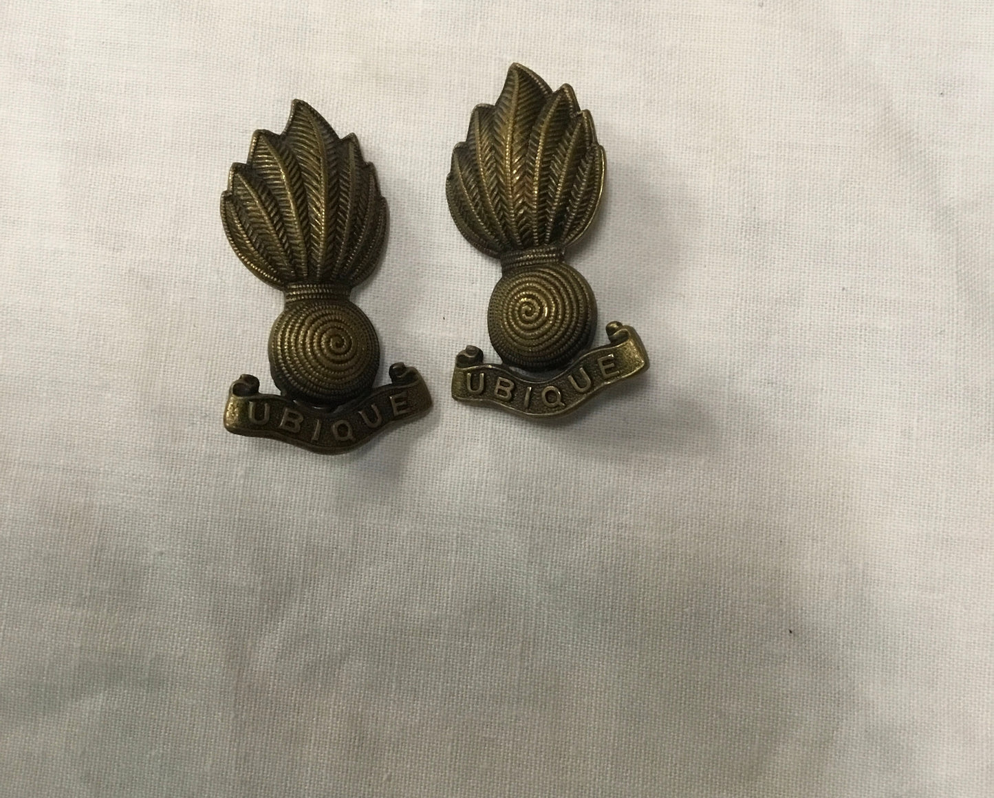 Pair of Early Artillery ( Ubique ) Collar Badges