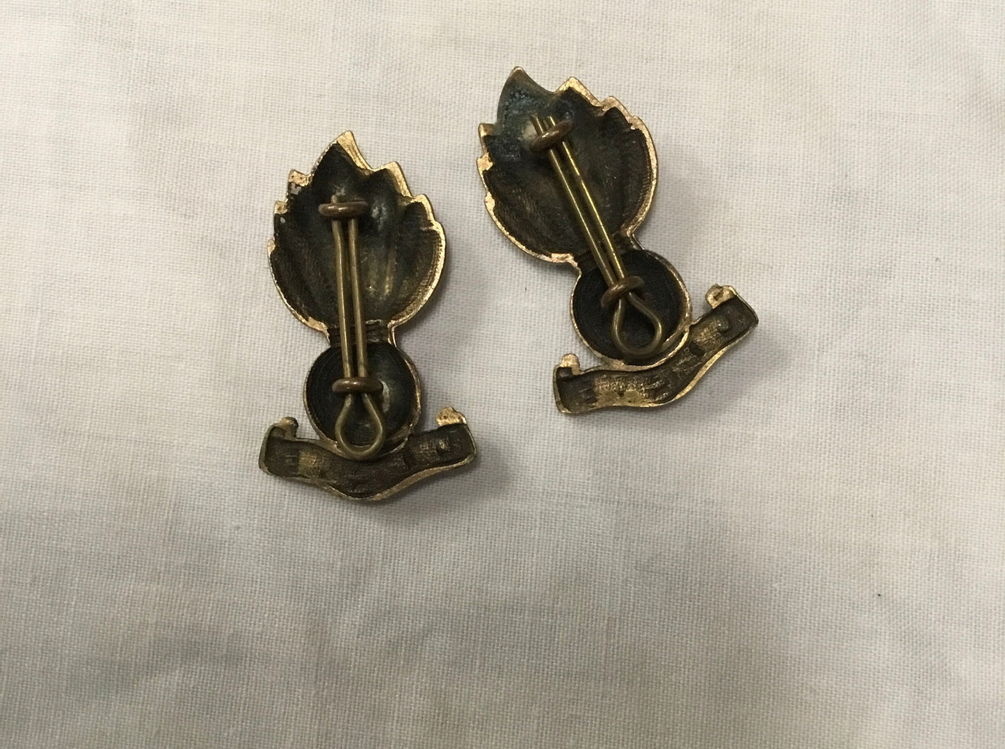 Pair of Early Artillery ( Ubique ) Collar Badges
