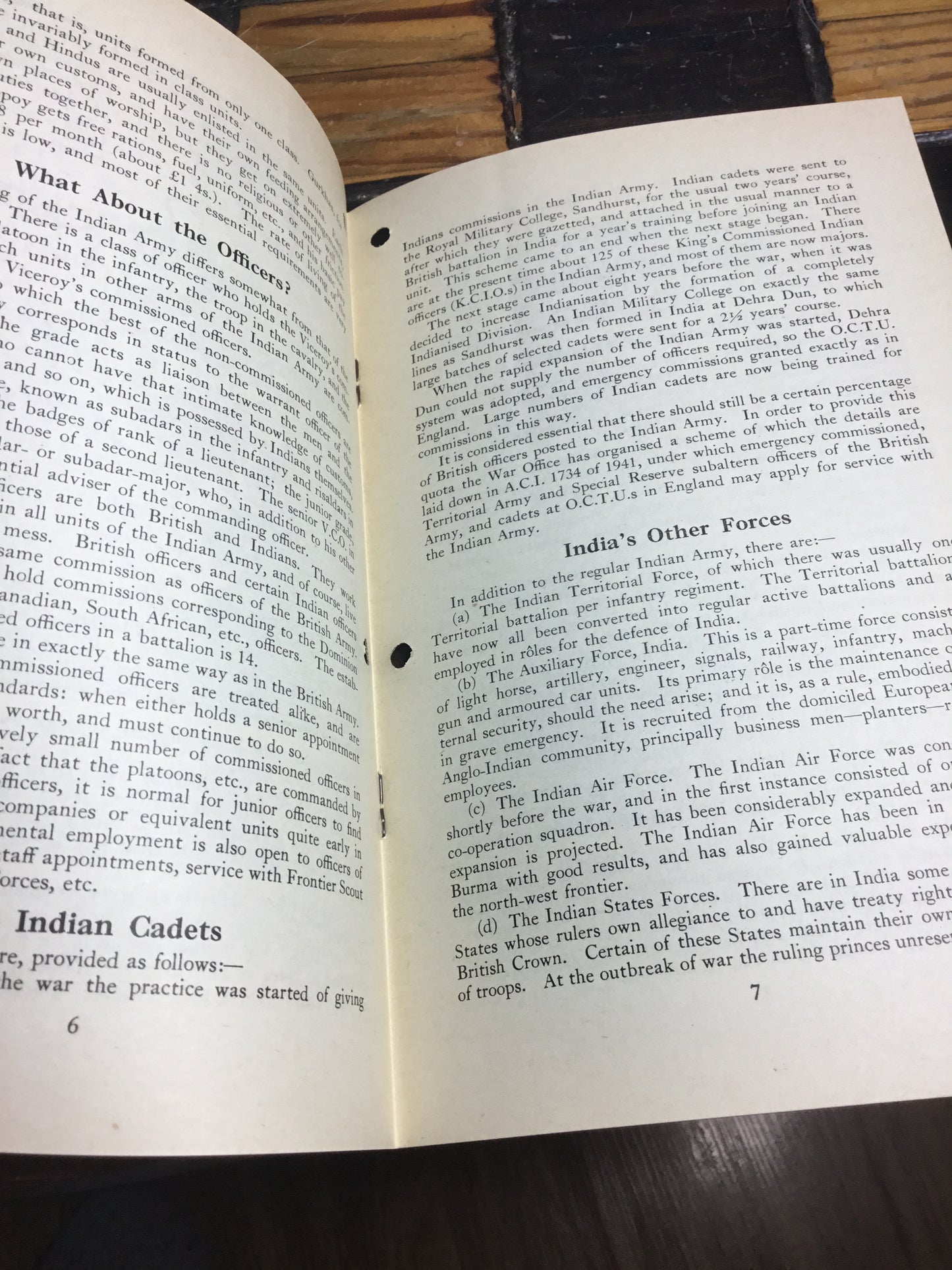 No 26 Sept 1942 War , THE INDIAN ARMY , Army bureau of current affairs.