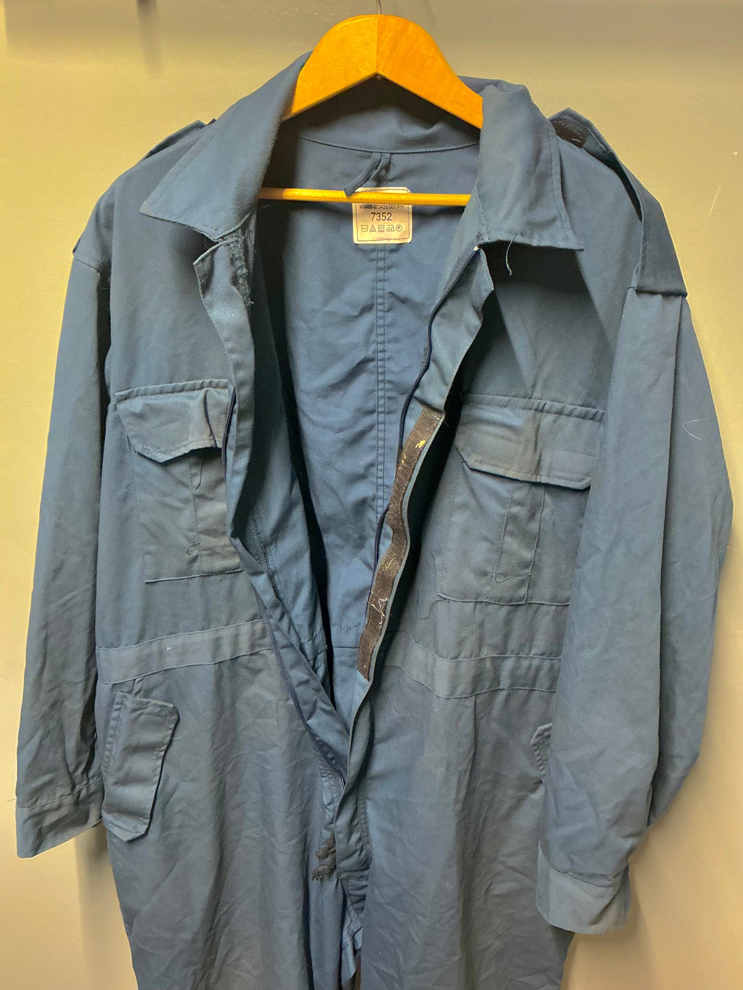 Canadian Airforce maintenance Crew Coveralls size XL tall or 73/52