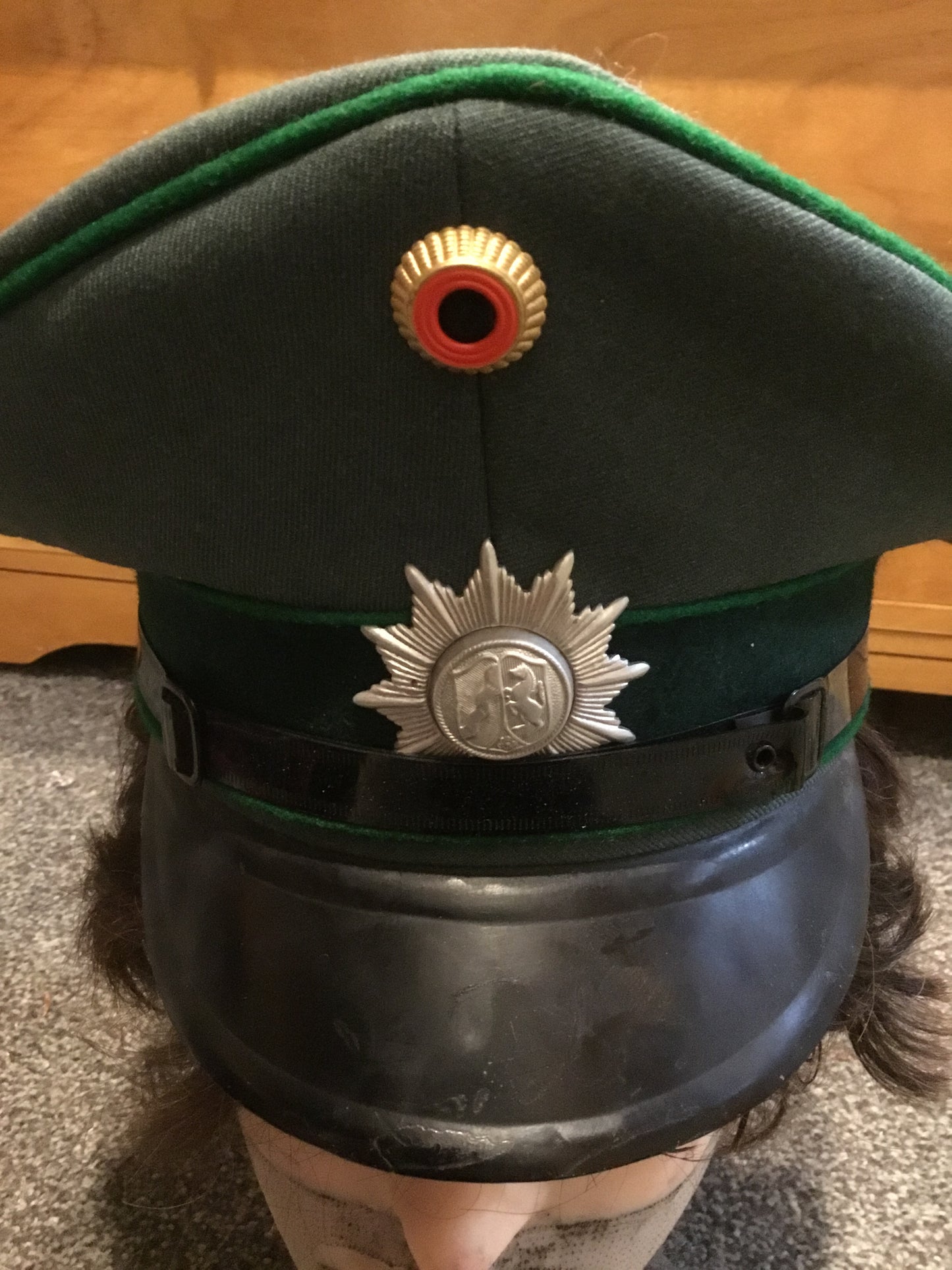 GERMAN NORTH RHINE-WESTPHALIA POLICE CAP AND BADGES (GERMANY)