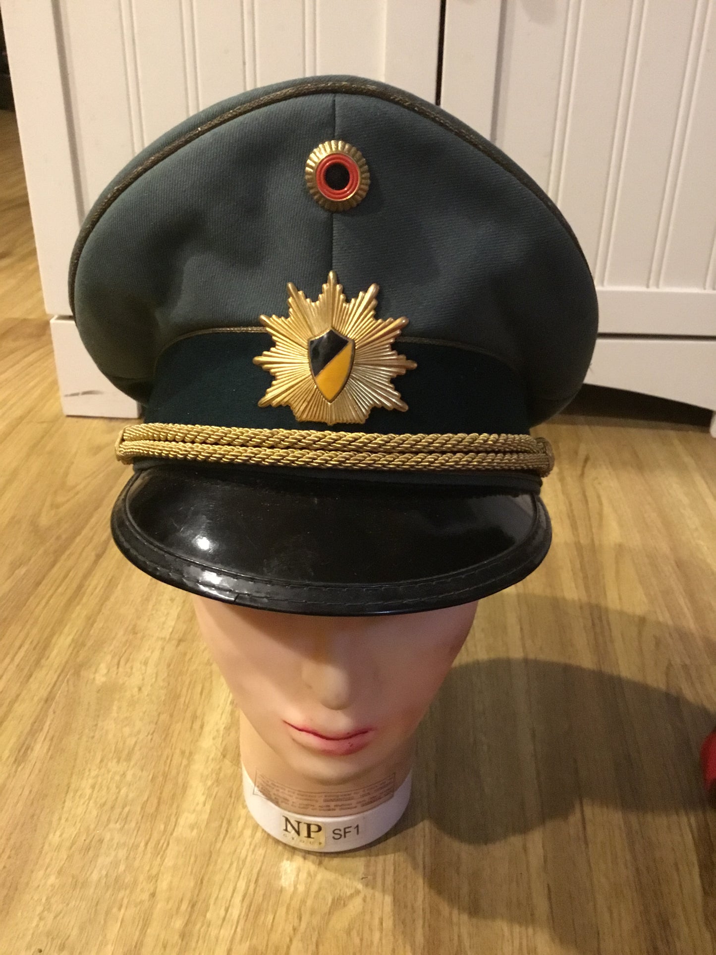 BADEN WÜRTTEMBERG POLICE CAP BADGE And Cap