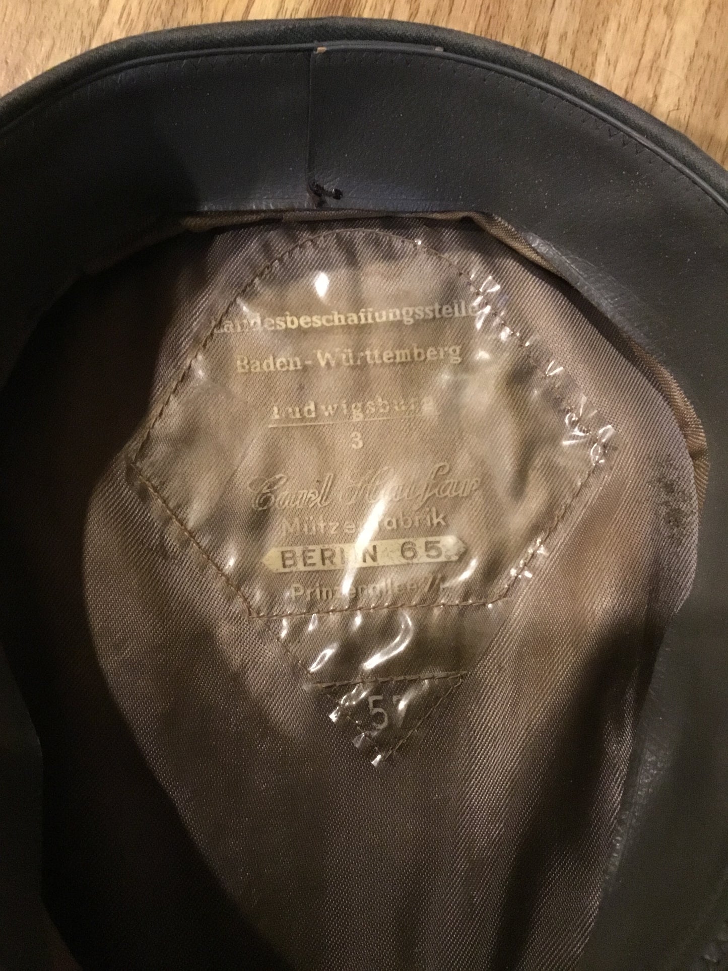 BADEN WÜRTTEMBERG POLICE CAP BADGE And Cap