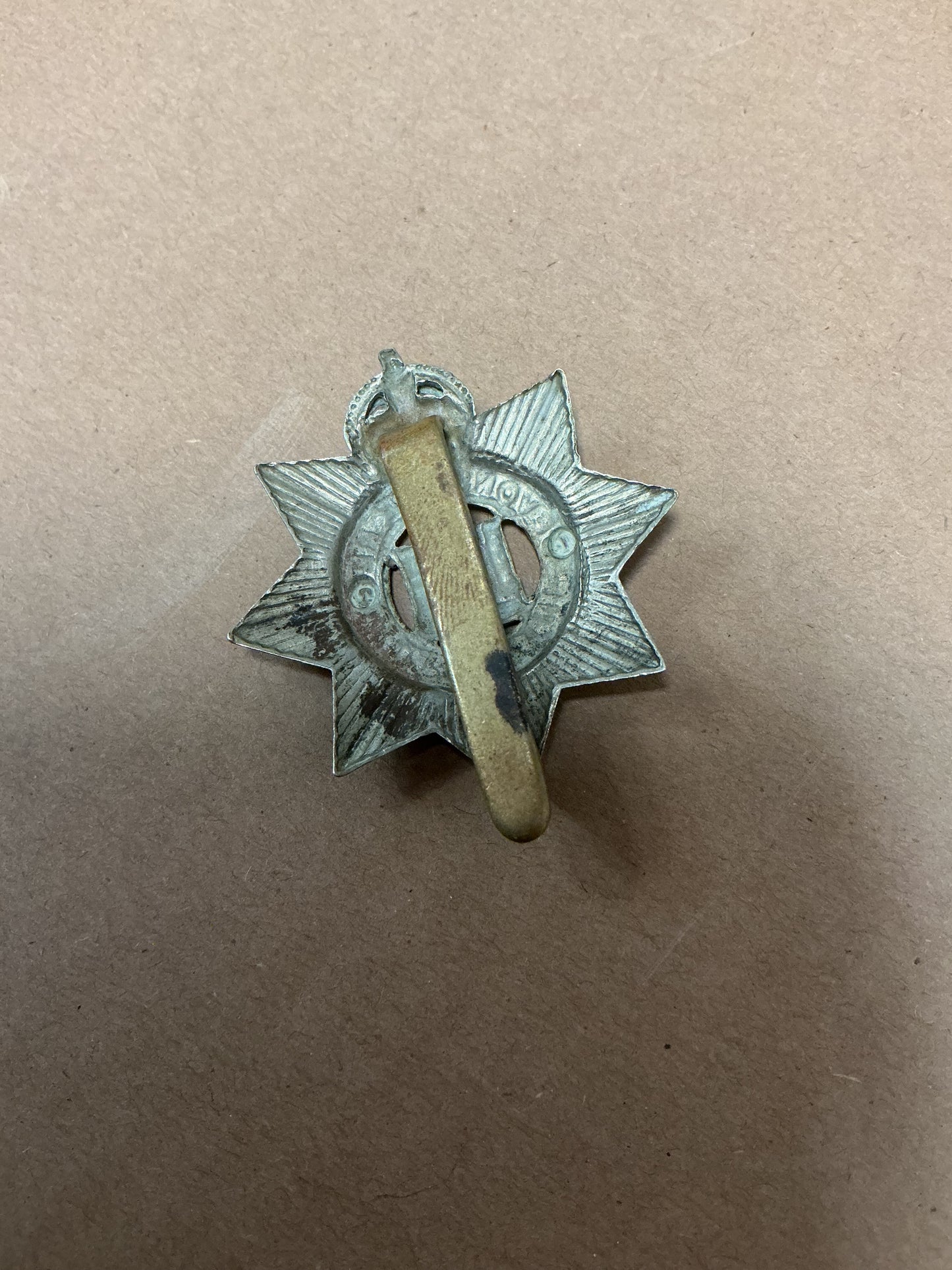 WW11 British Devonshire Regiment Cap Badge King’s Crown