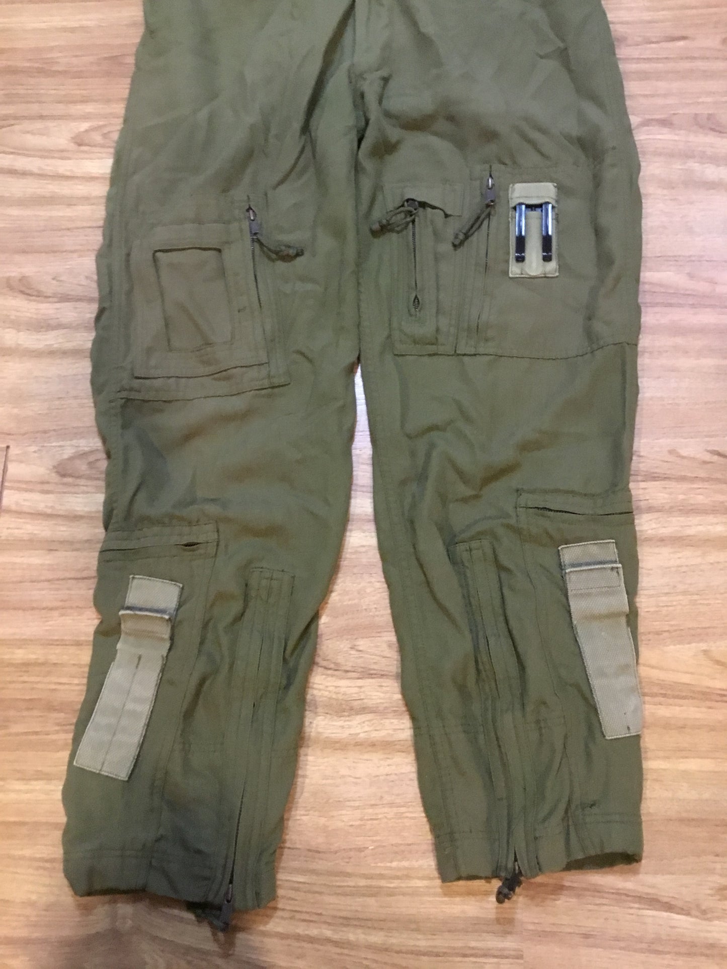 Canadian forces Helicopter Crew Pants, Military Size is 76/40 or large Tall