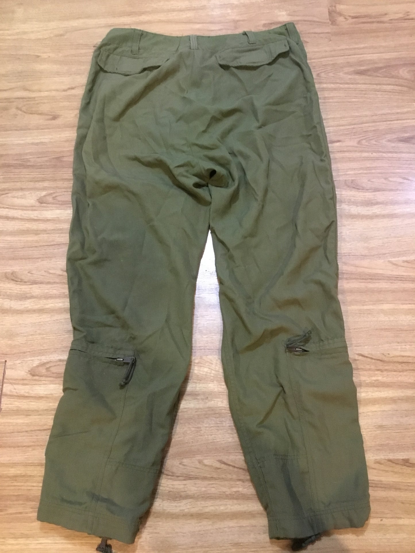 Canadian forces Helicopter Crew Pants, Military Size is 76/40 or large Tall