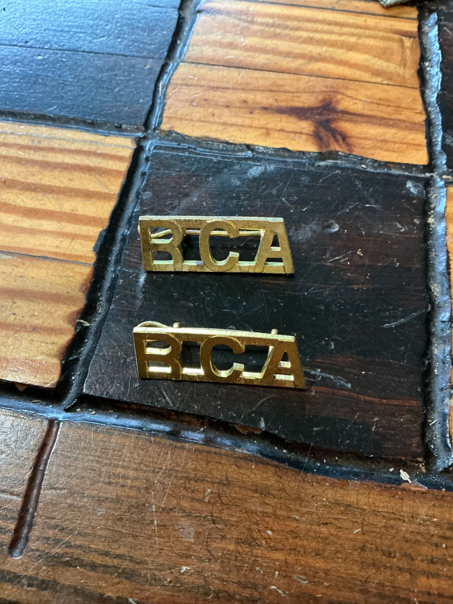 Pair RCA (Royal Canadian Artillery)Army metal shoulder titles with cotter pins.