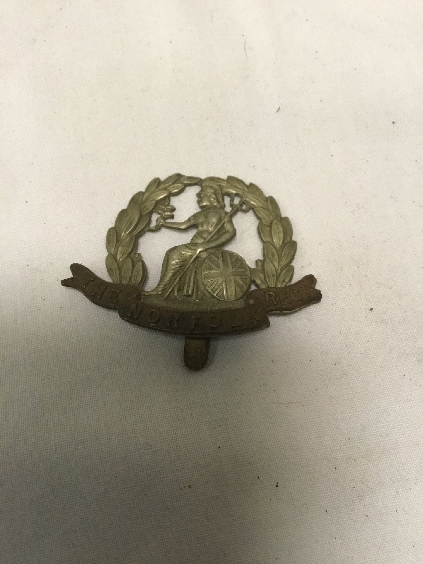 BRITISH ARMY NORFOLK REGIMENT CAP BADGE