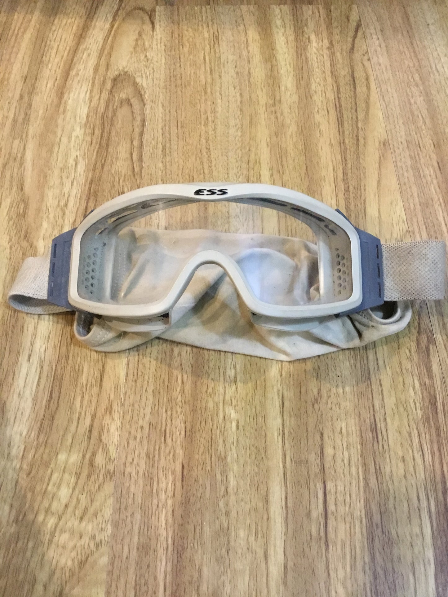 CANADIAN FORCES ARMY ESS BALLISTIC GOGGLES WITH CLEAR LENS