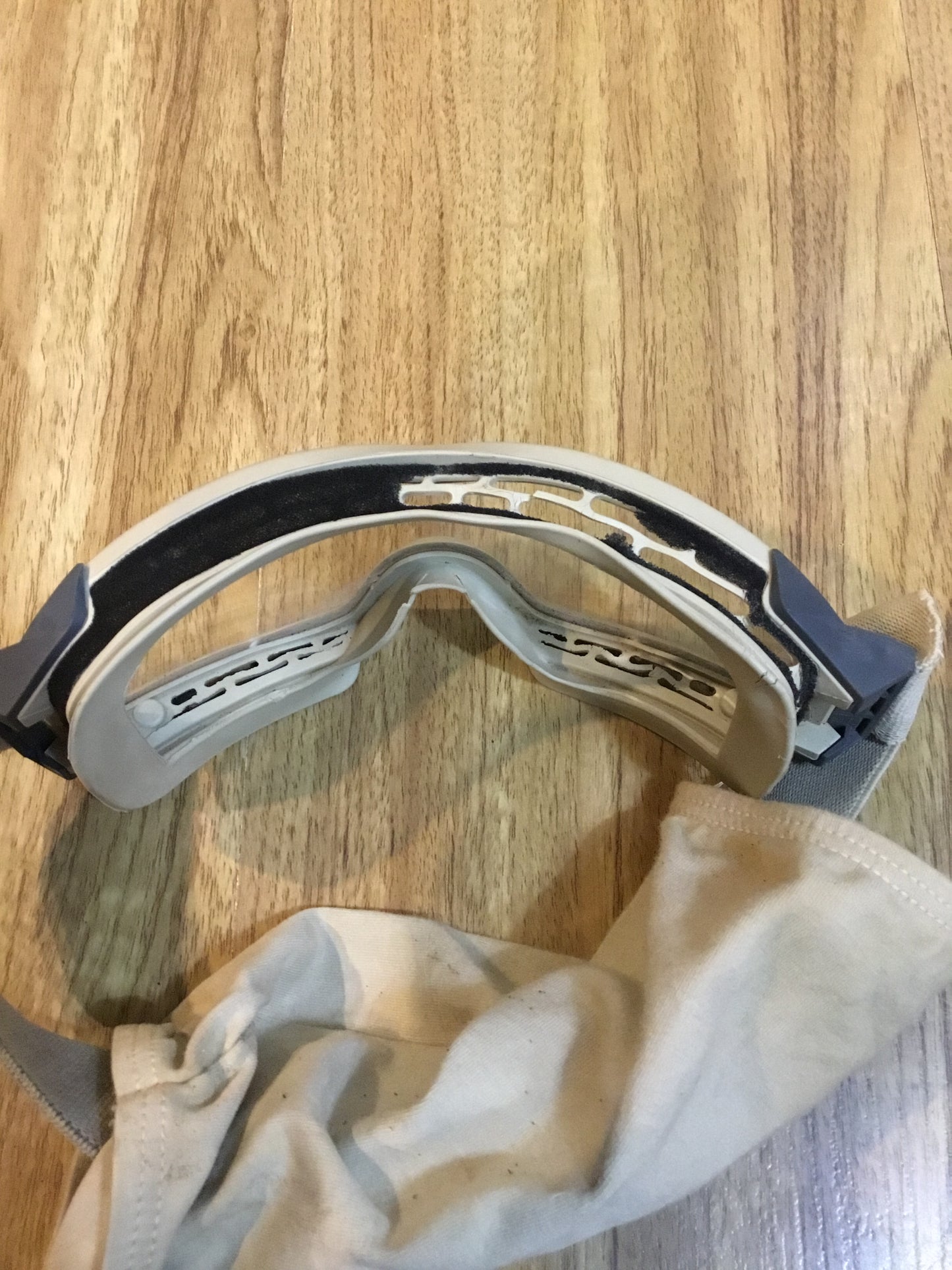 CANADIAN FORCES ARMY ESS BALLISTIC GOGGLES WITH CLEAR LENS