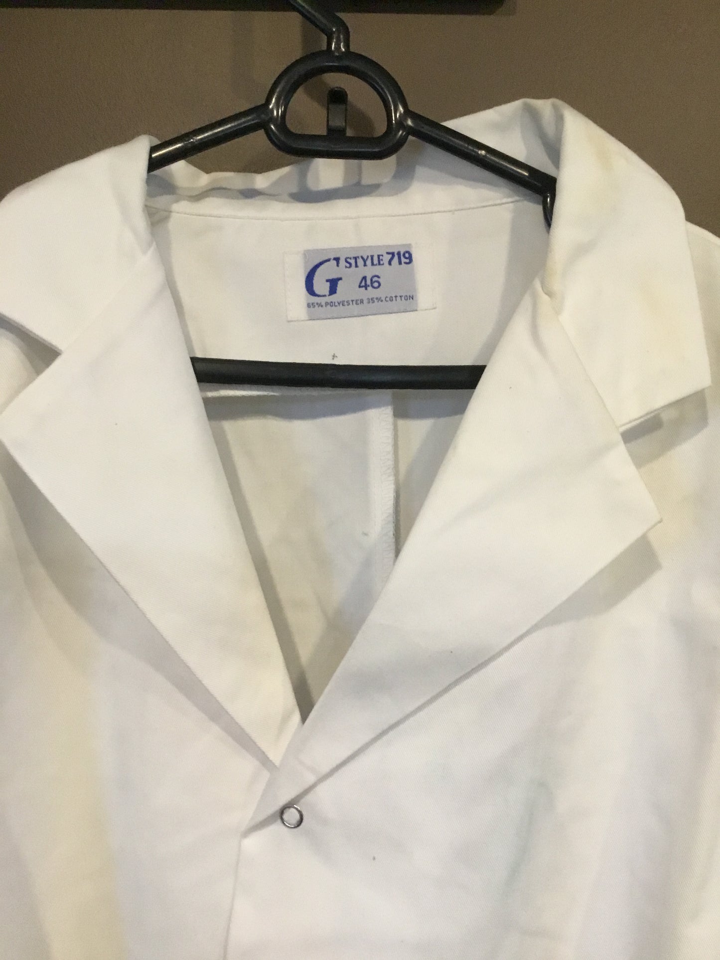 Quality Made snap up lab coat Large