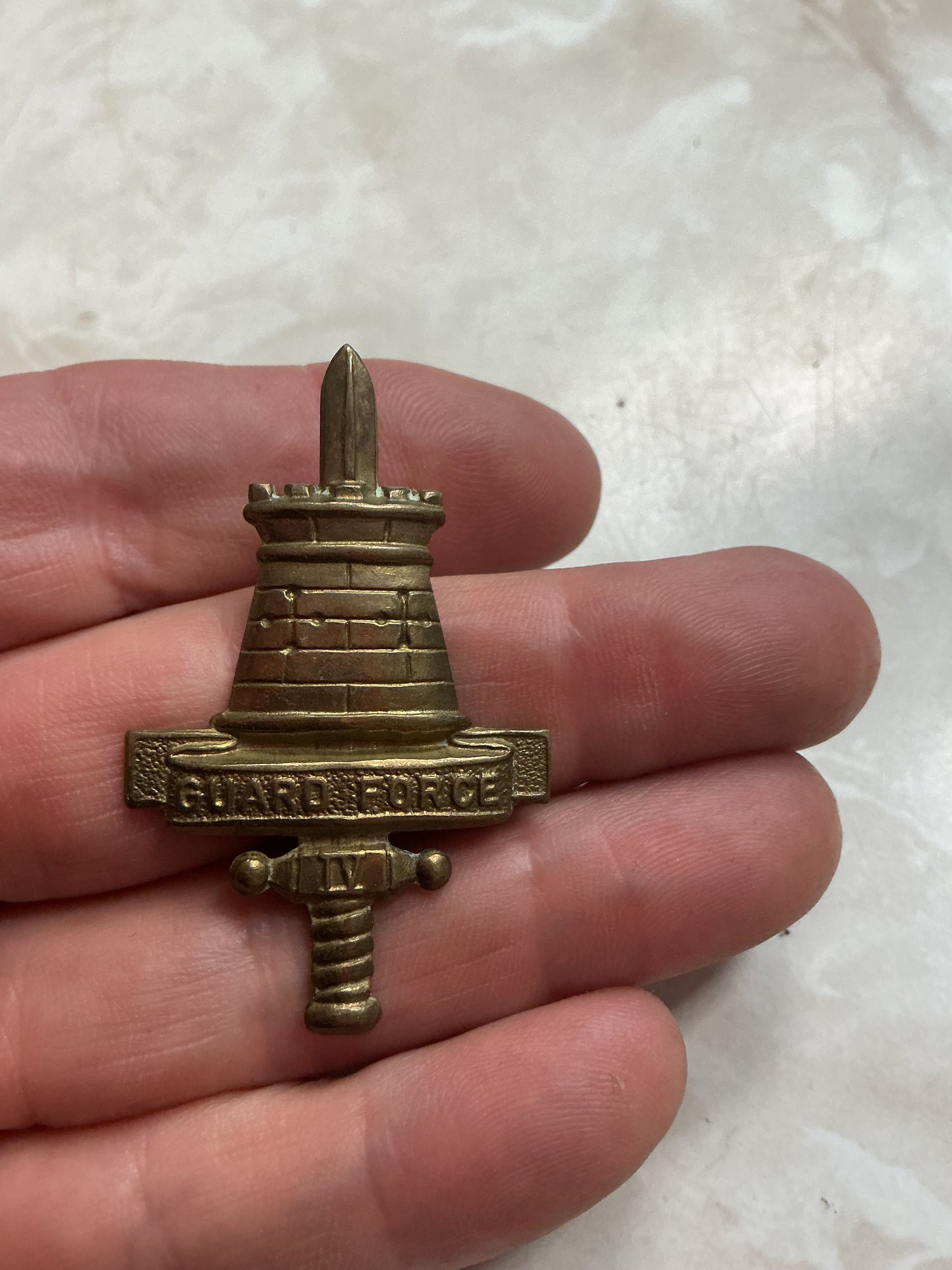 ORIGINAL RHODESIAN SECURITY FORCES GUARD FORCE BRASS CAP BADGE