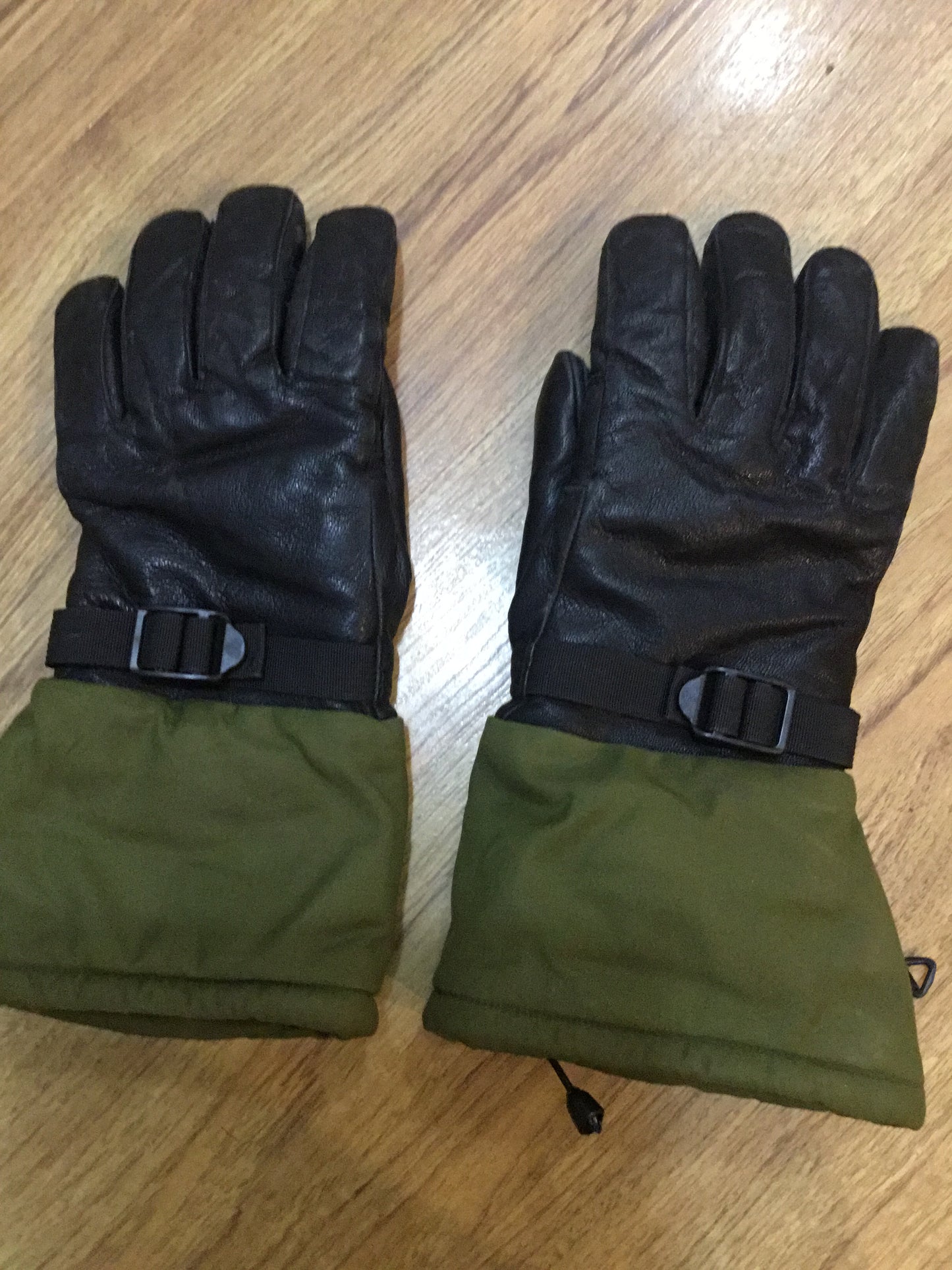 Canadian Forces Wet Weather Gore- Tex Lined Gloves MEDIUM