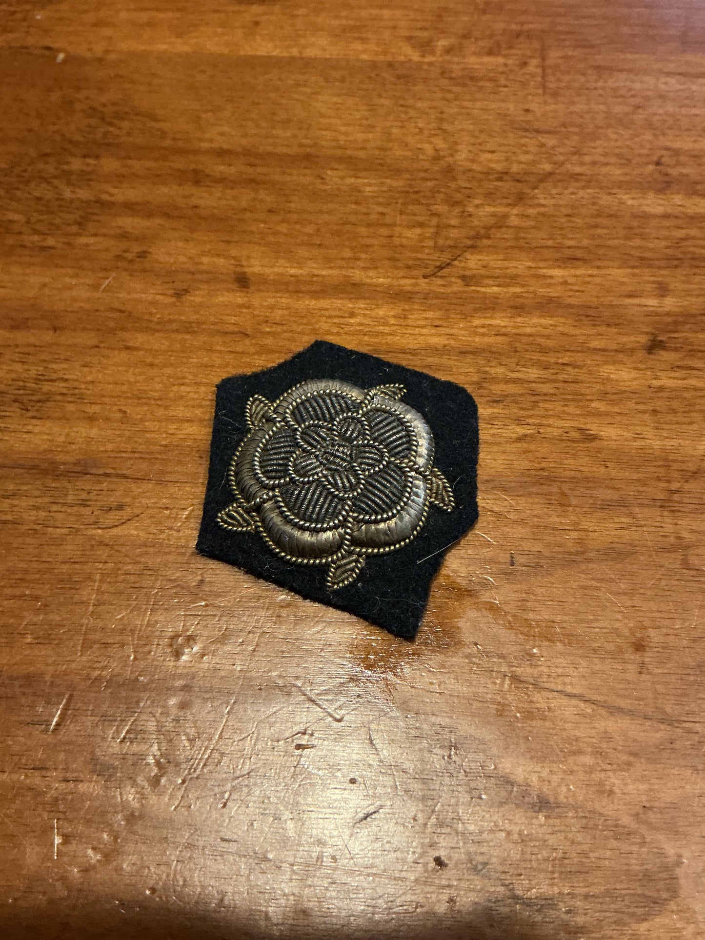 British Coldstream Guards - Rose For Mess Dress Bullion wire-embroidered ' collar badge