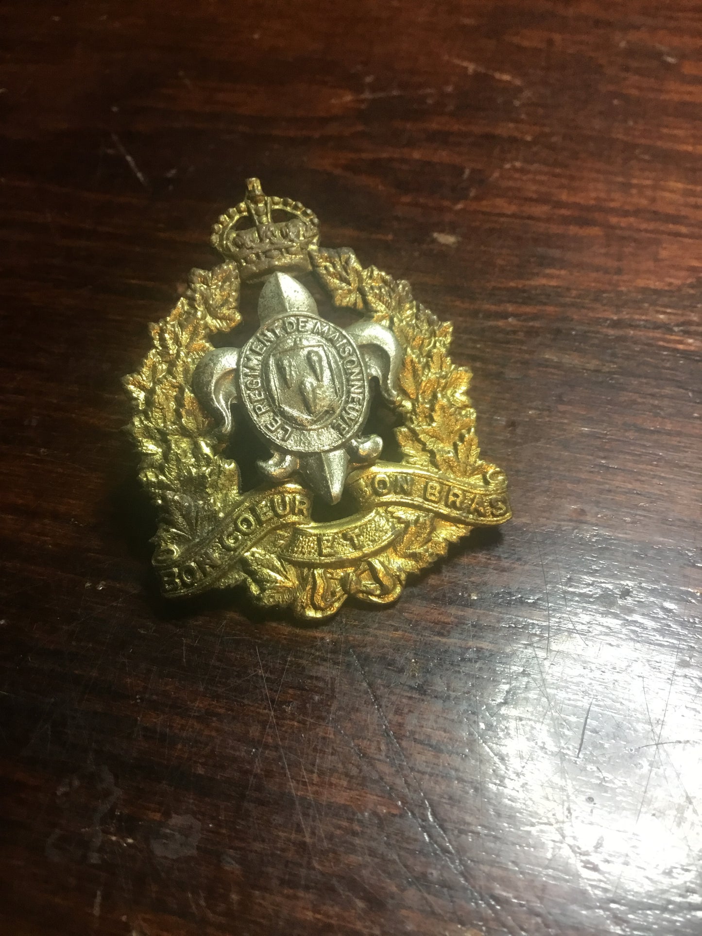 WW2 Canadian Regiment De Maisonneuve Cap Badge