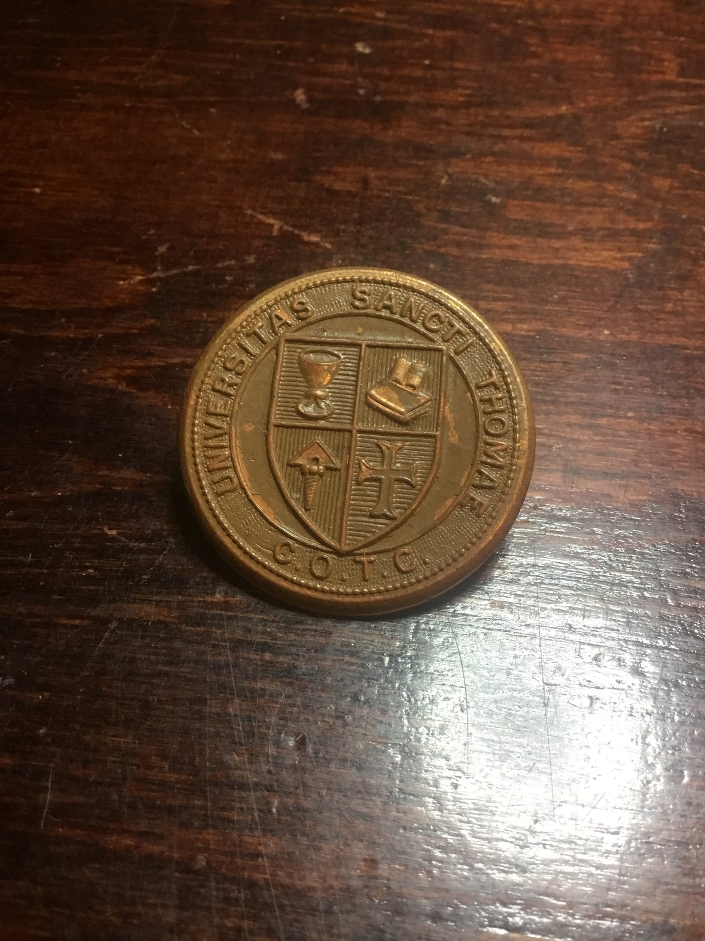 WW2 Canadian COTC University Of St.Thomas Cap Badge