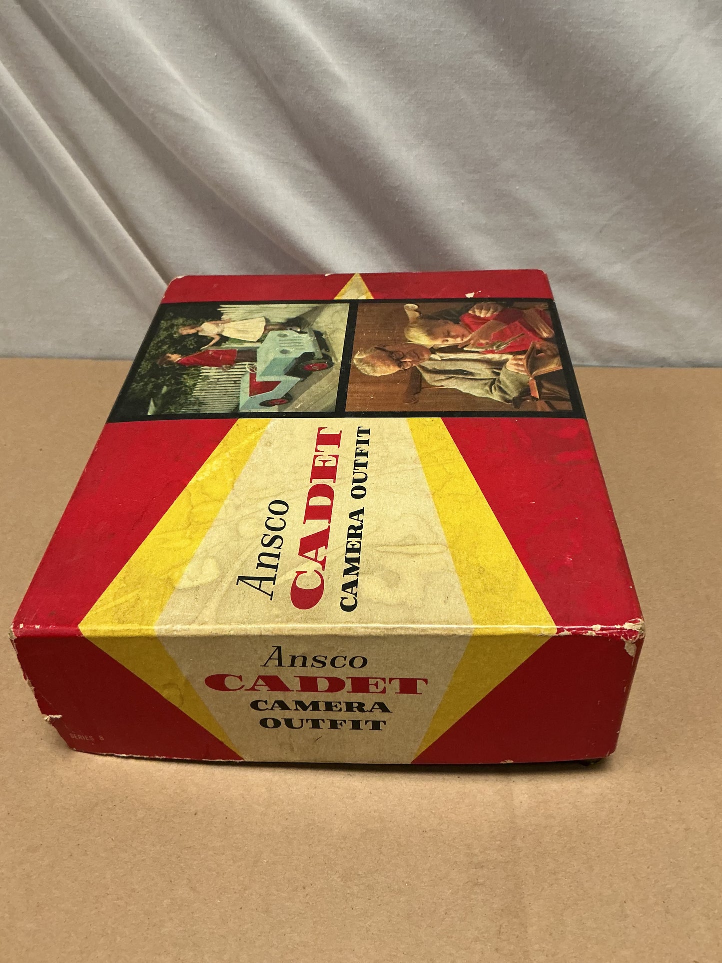 VINTAGE 1950s ANSCO CADET CAMERA W/FLASH in BOX