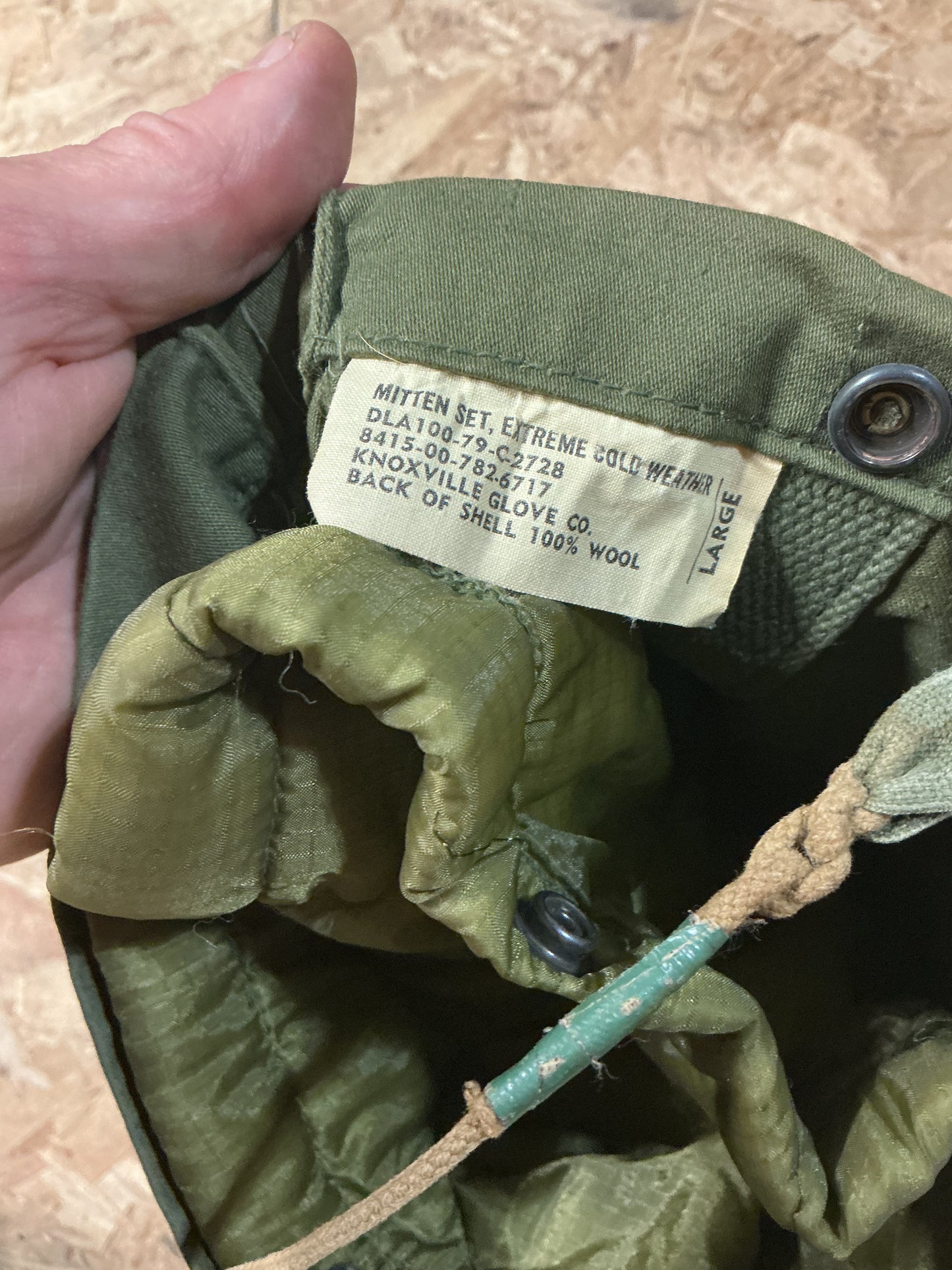 U.S. MILITARY ARCTIC MITTS WITH REMOVABLE LINER LARGE