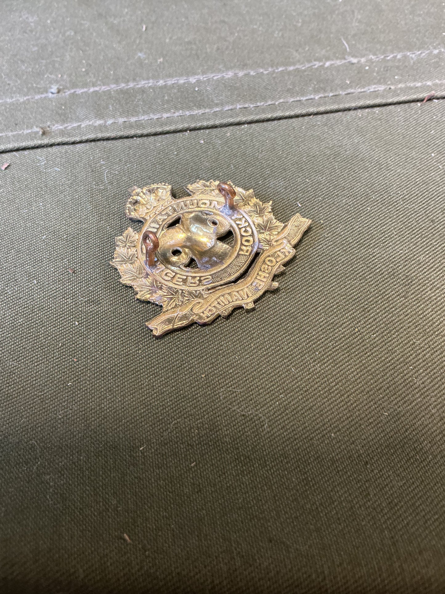 Canadian cap badge Rocky Mountain Rangers Kings Crown